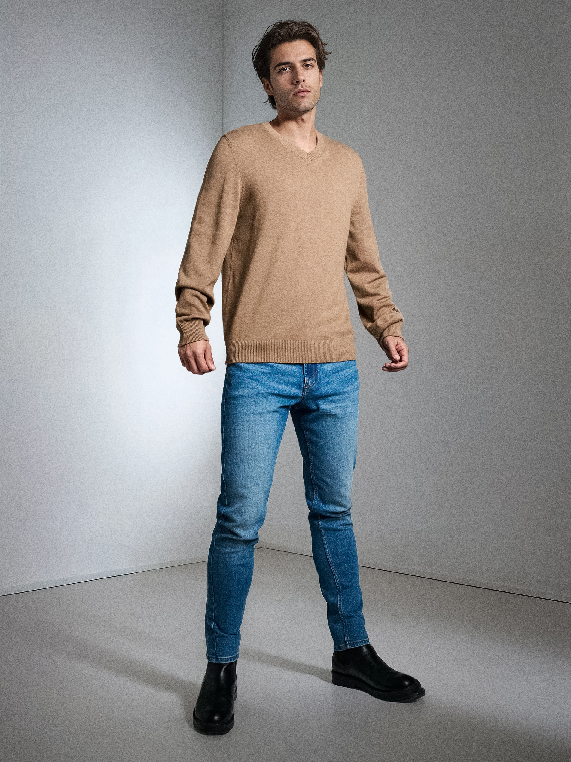 Sweter z dekoltem w serek