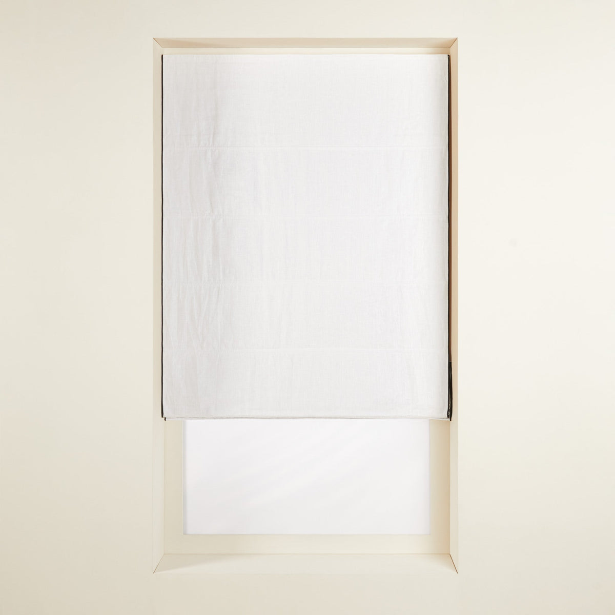 Madura Verduisteringsrolgordijn Carlina puur witte en zwarte hommel 120x220 cm