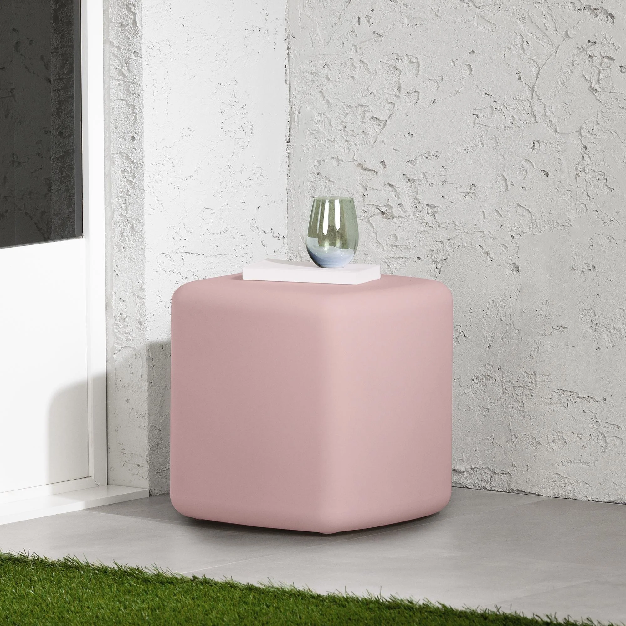 South Shore Dalya Outdoor Side Table with Rounded Corners