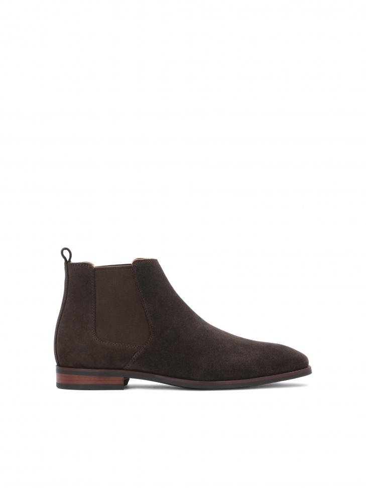 Men’s brown suede Chelsea boots