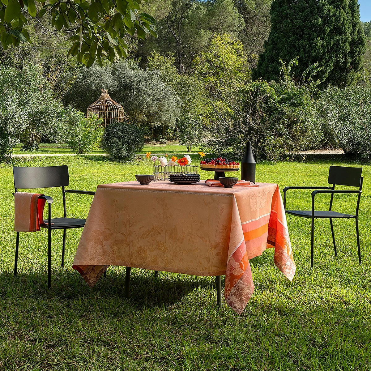 INSTANT BUCOLIQUE - Nappe en lin cosmos 120 x 120