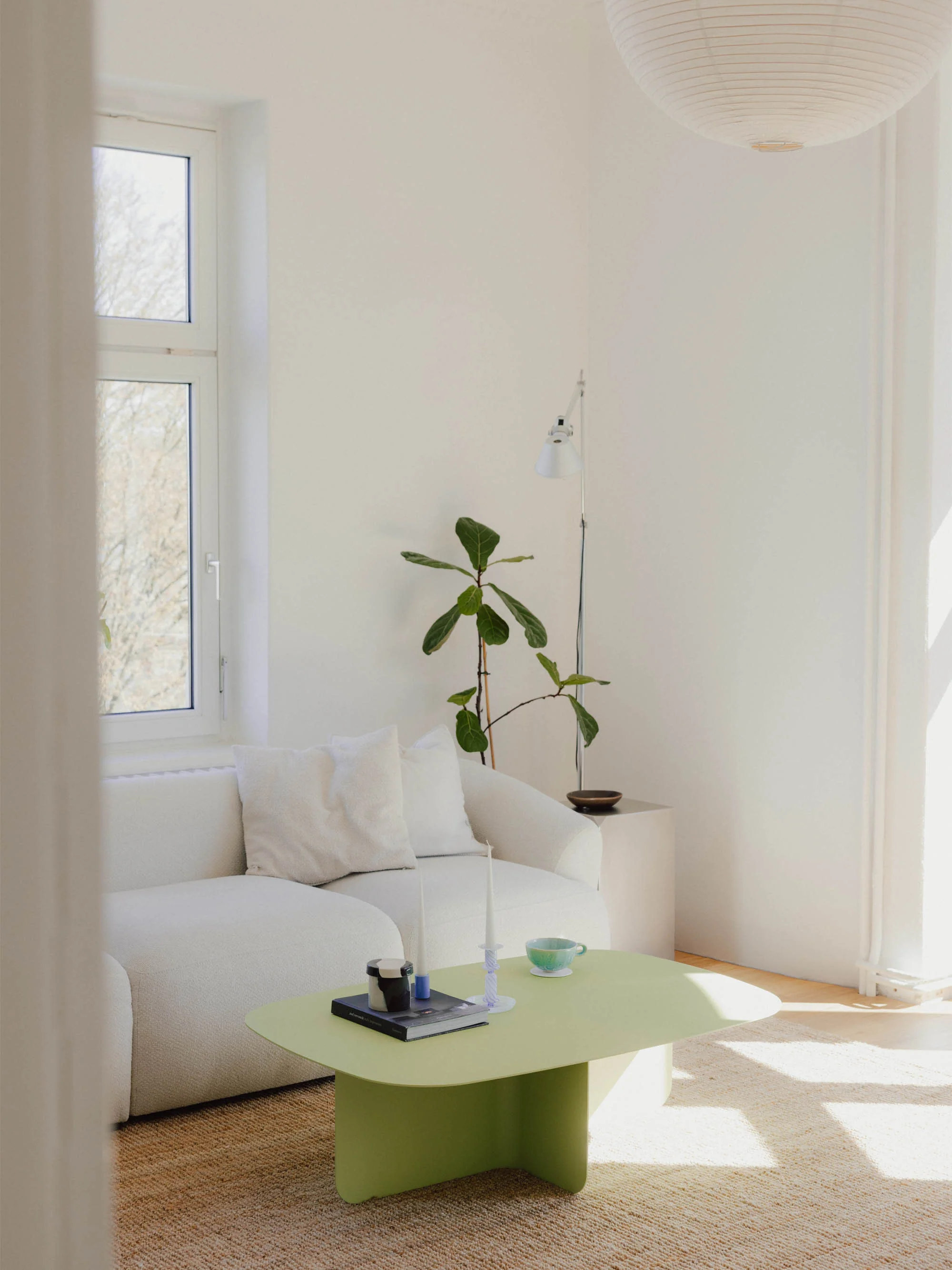Handgefertigter Couchtisch Livia