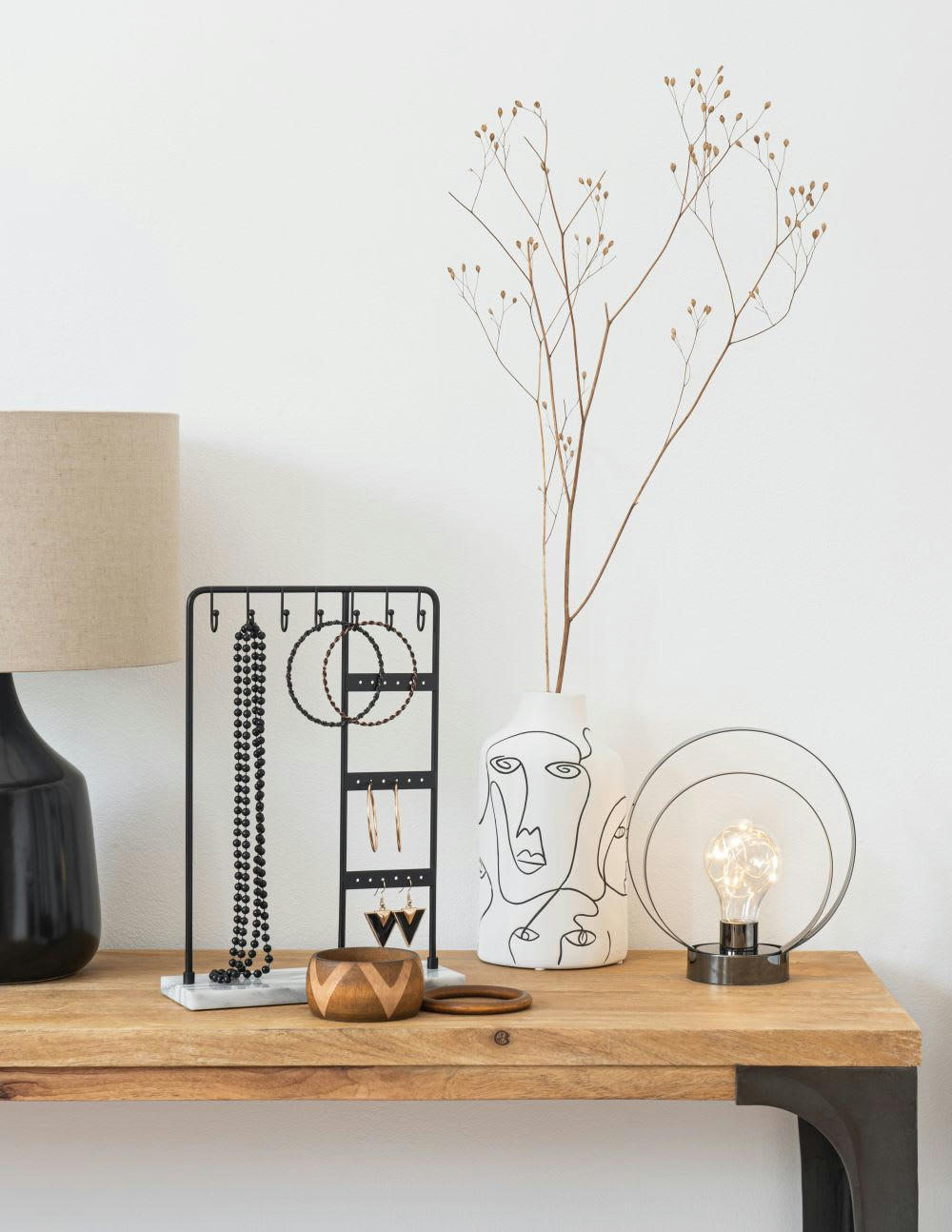 - Vase en dolomite noire et blanche imprimé visages H21