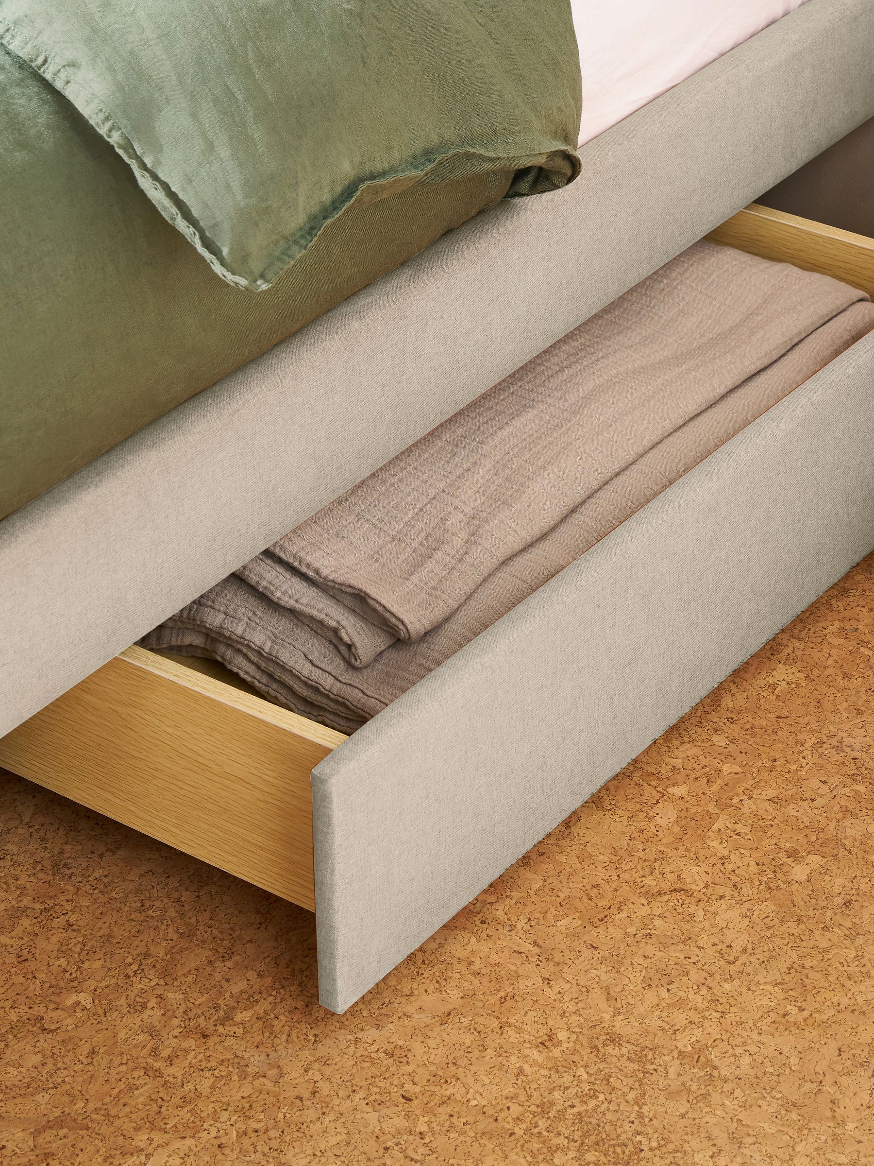 Robyn Platform Storage Bed in Oatmeal