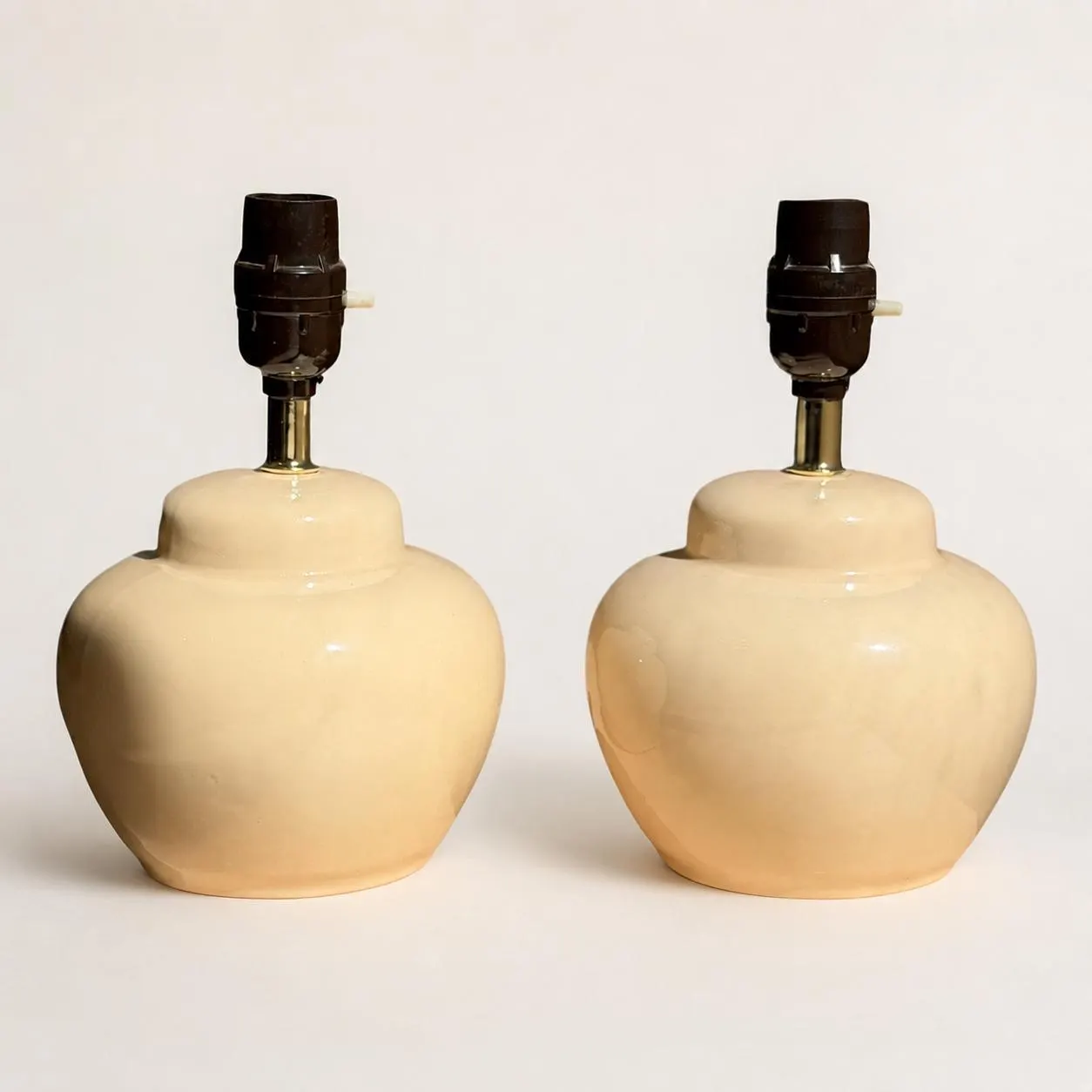 Vintage Cream Ceramic Table Lamps Pair | Petite Ginger Jar Lamps | Neutral Mid Century Bedside Lamps | Matching Accent Lamp Set