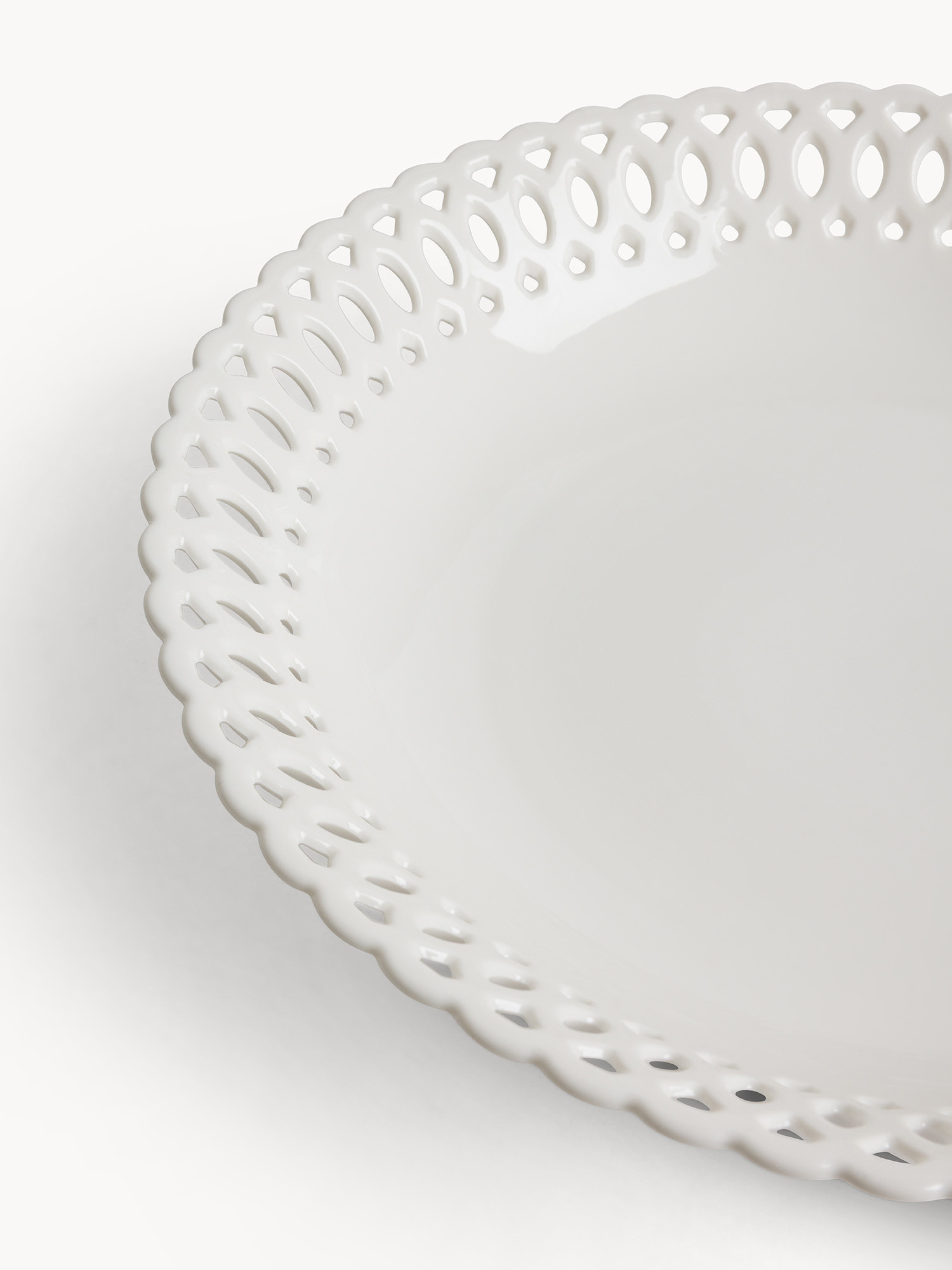 Coppa con base in porcellana traforata