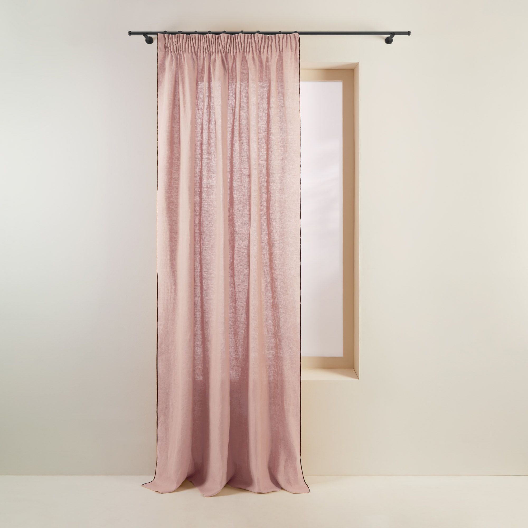 Madura Gordijn Carlina poederroze en zwarte hommel 350x280 cm