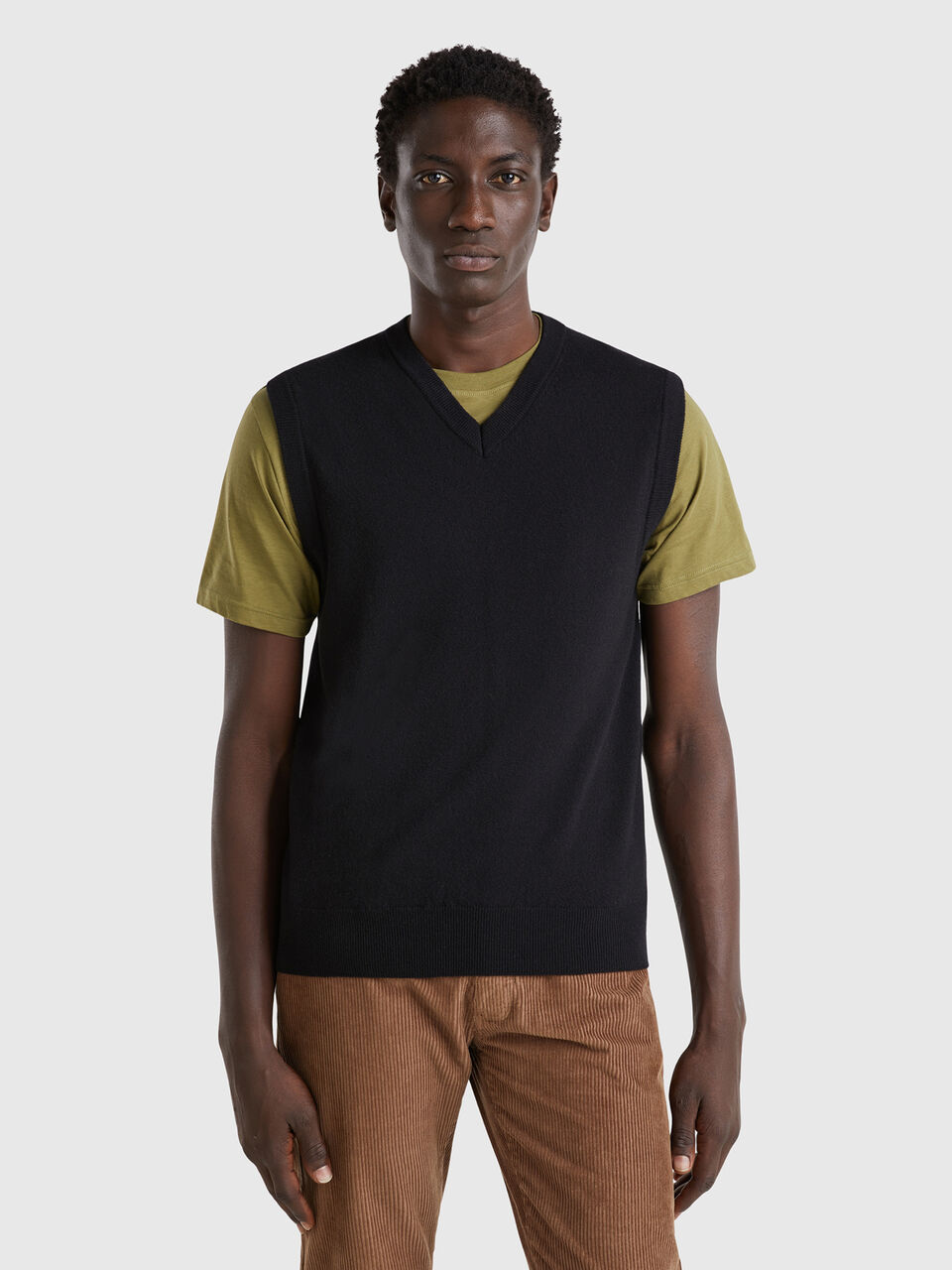 Black vest in pure Merino wool