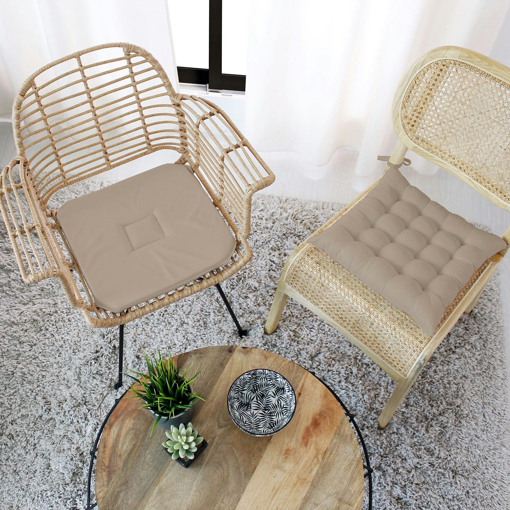 - Galette de chaise unie et piquée polyester naturel 38x38 cm