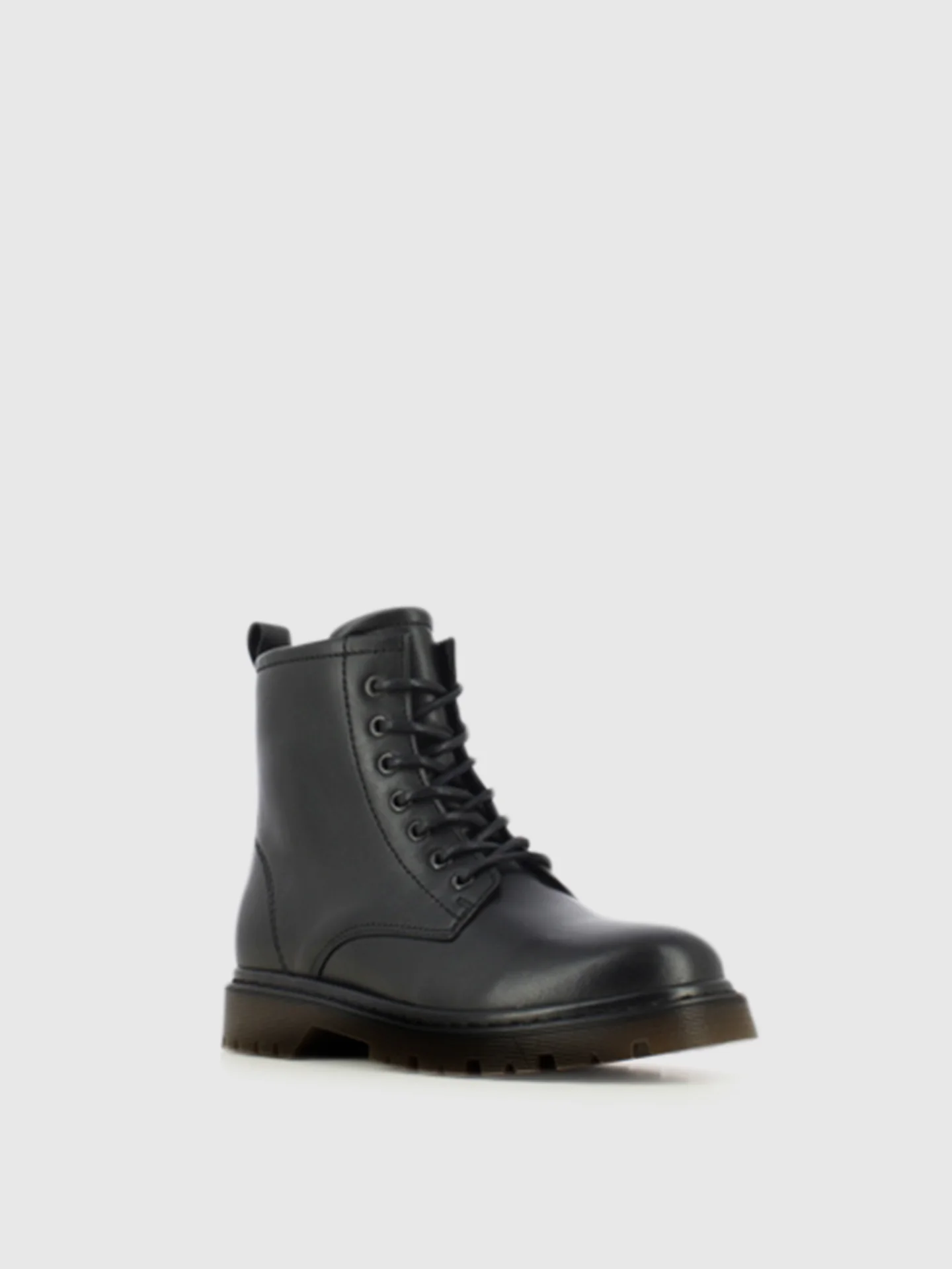 Botins com Atacadores em Preto