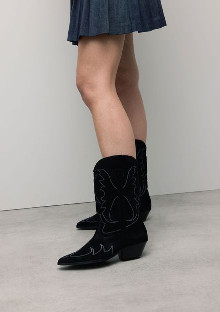 Zwarte suède cowboylaarzen met sierstiksels