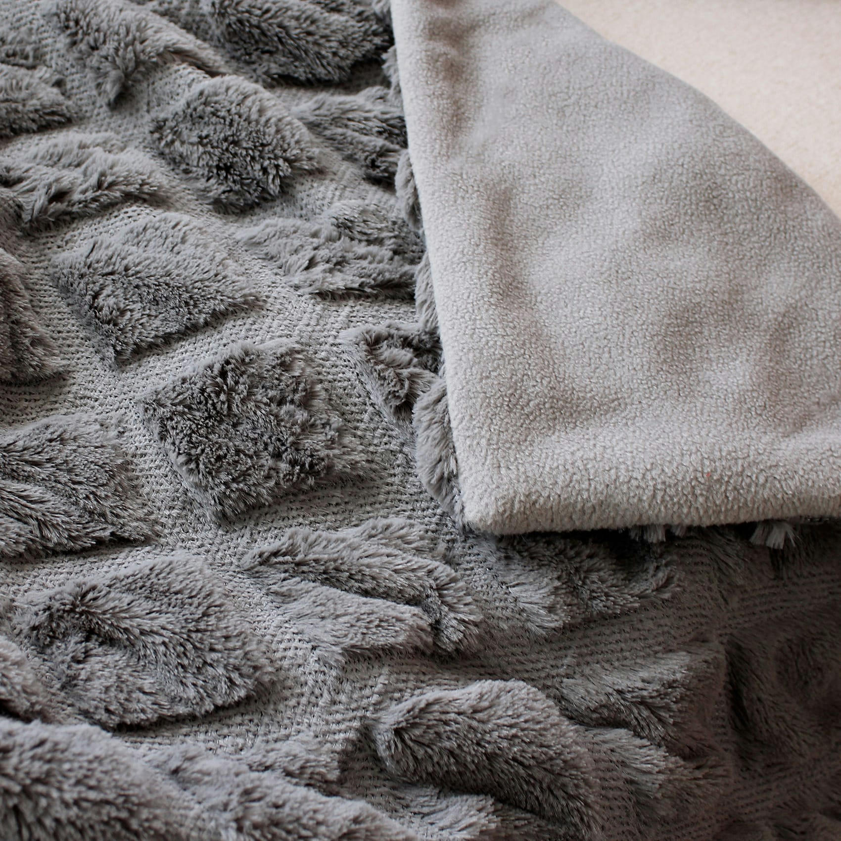 - Plaid effet fourrure doublé polaire gris clair