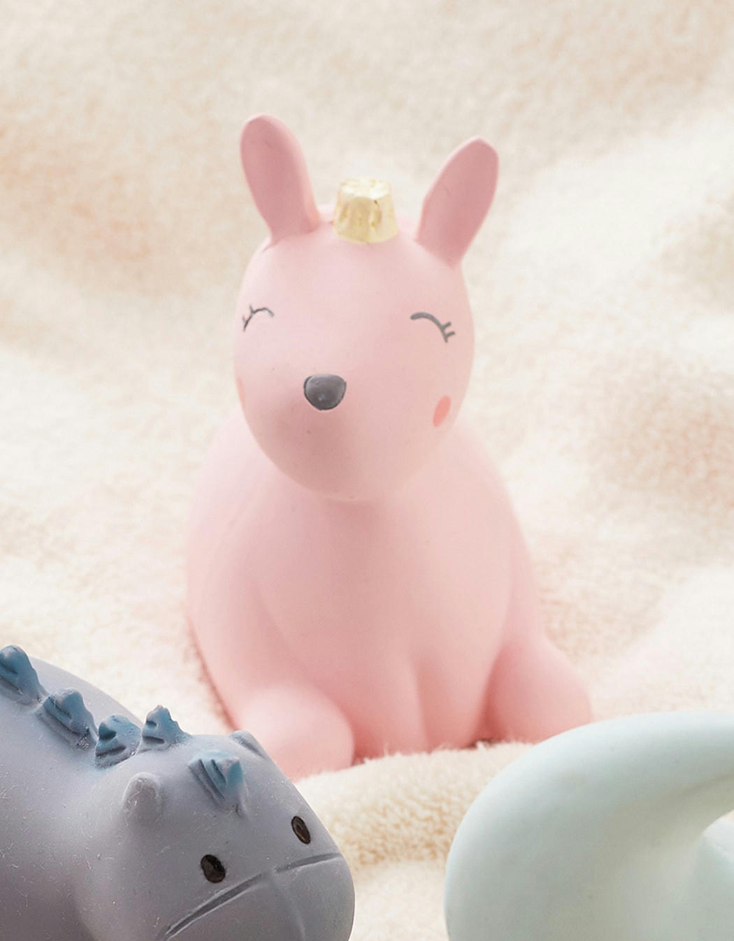 - Jouet de bain lapin avec hochet en caoutchouc naturel