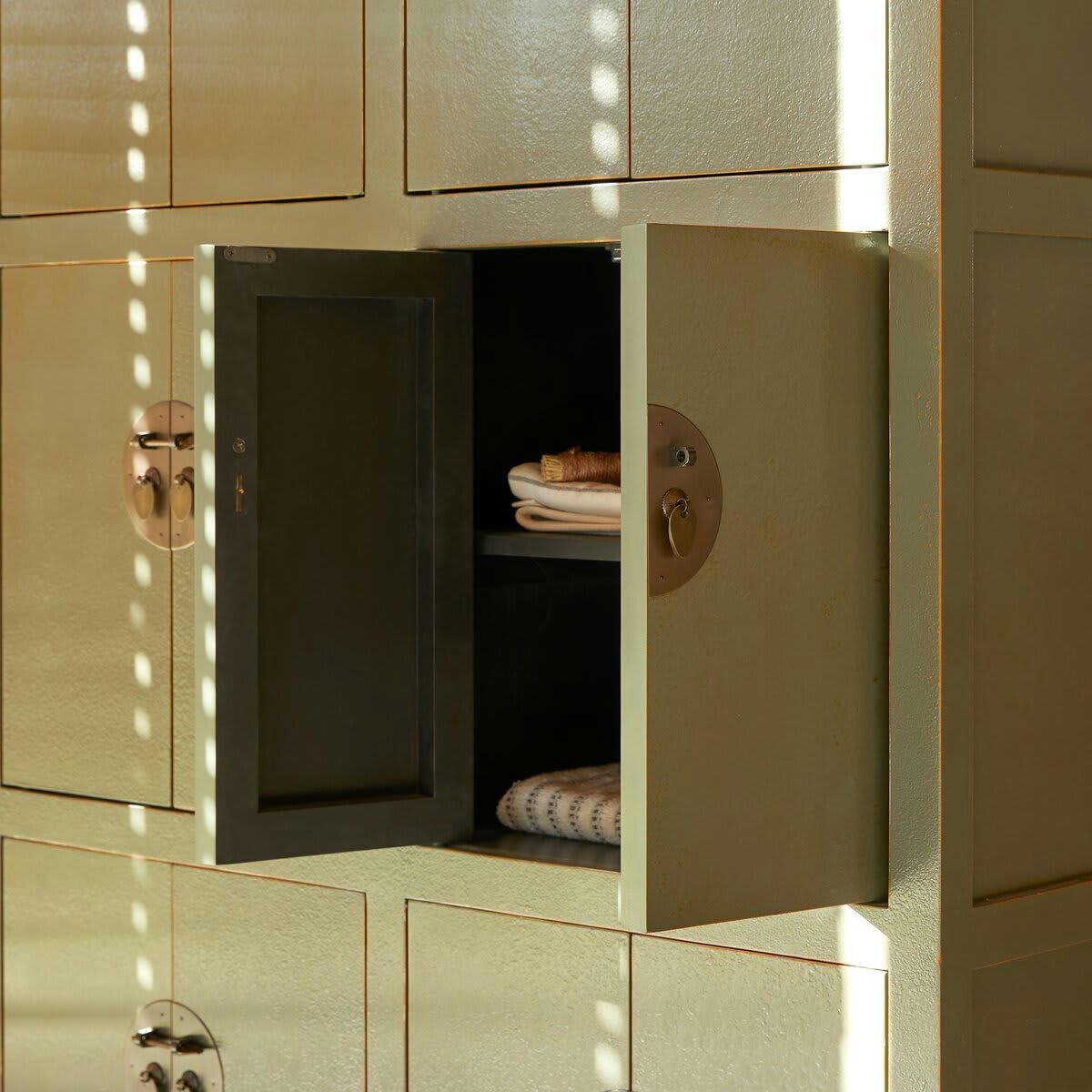 QING - Armoire de rangement en pin