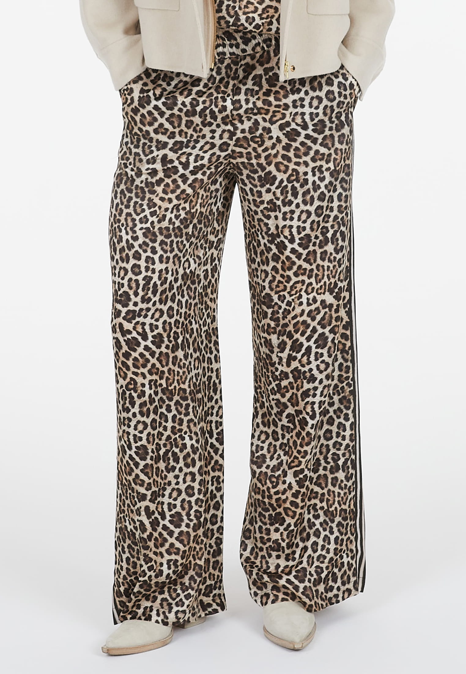 Pyjamahose mit Leoprint und Streifen
