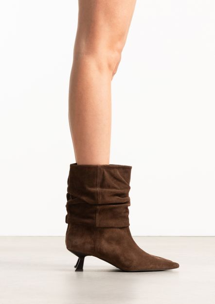 Bruine suède slouchy enkellaarsjes met hak