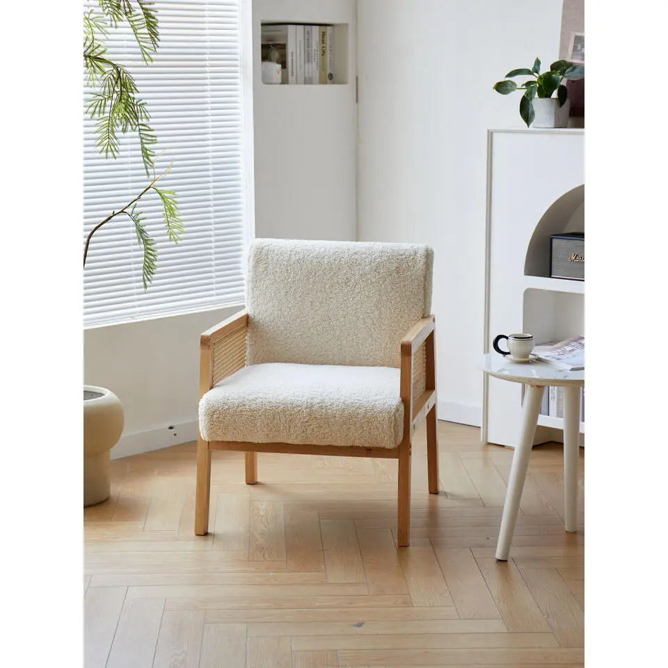 Salonstoel met rieten zitting en witte lussen