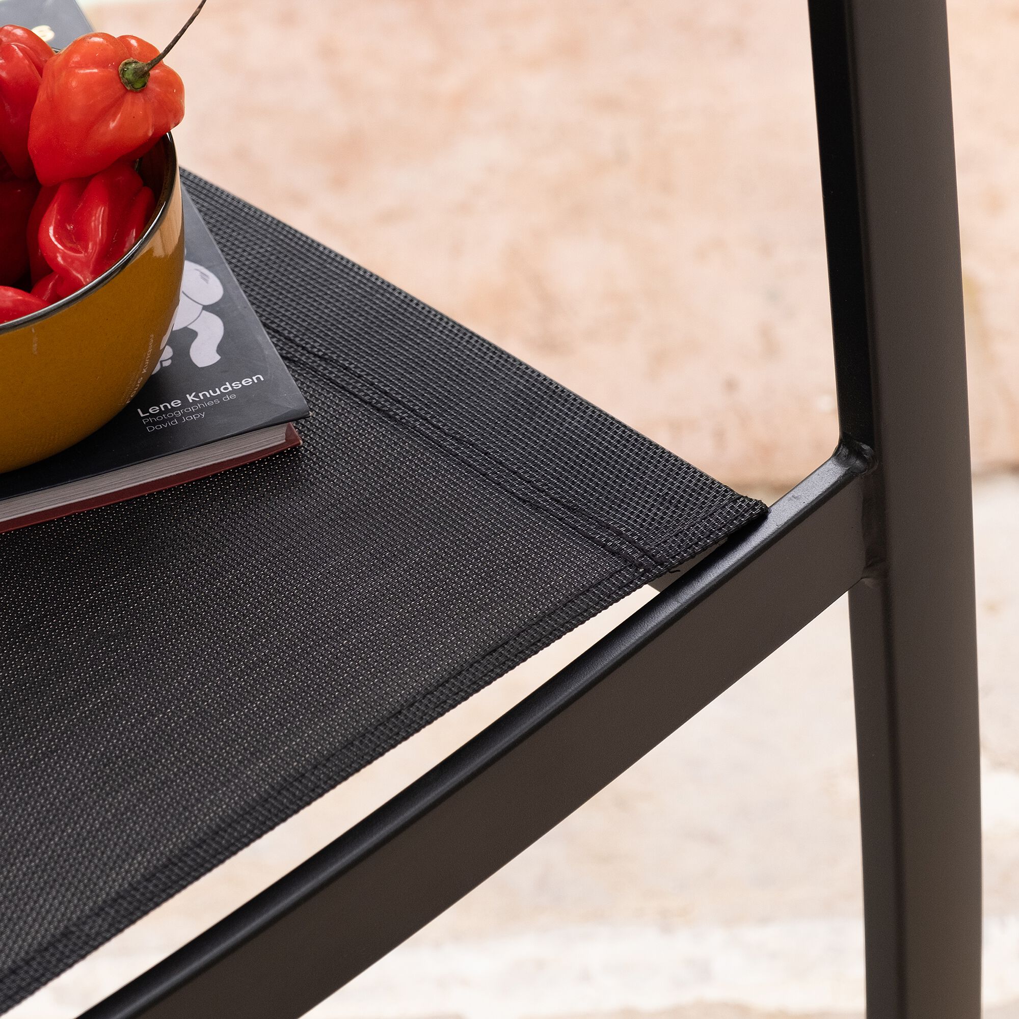 DOLE - Chaise de jardin empilable avec accoudoirs en aluminium - noir