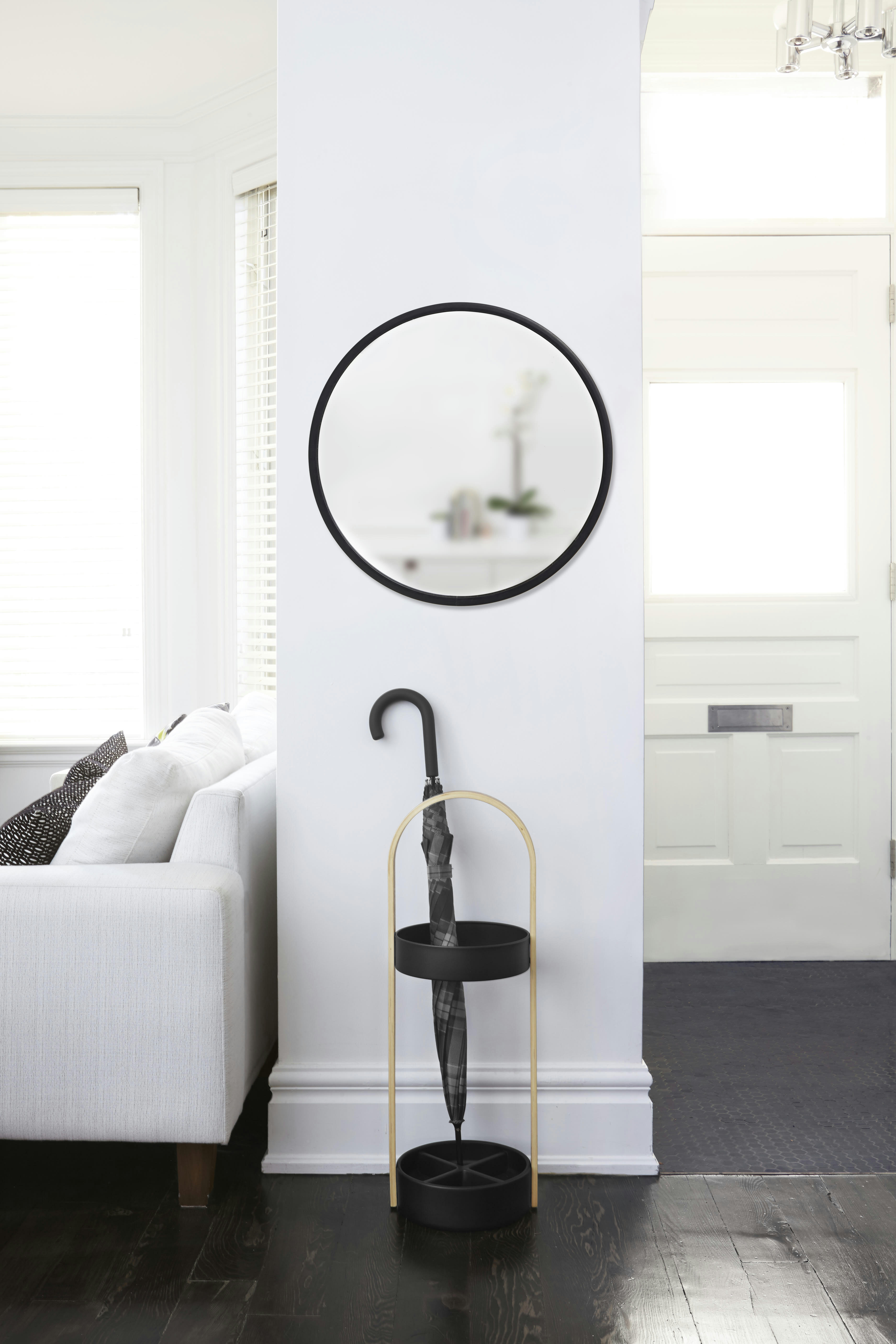 HUB - Miroir mural rond Hub contour caoutchouc noir D61cm