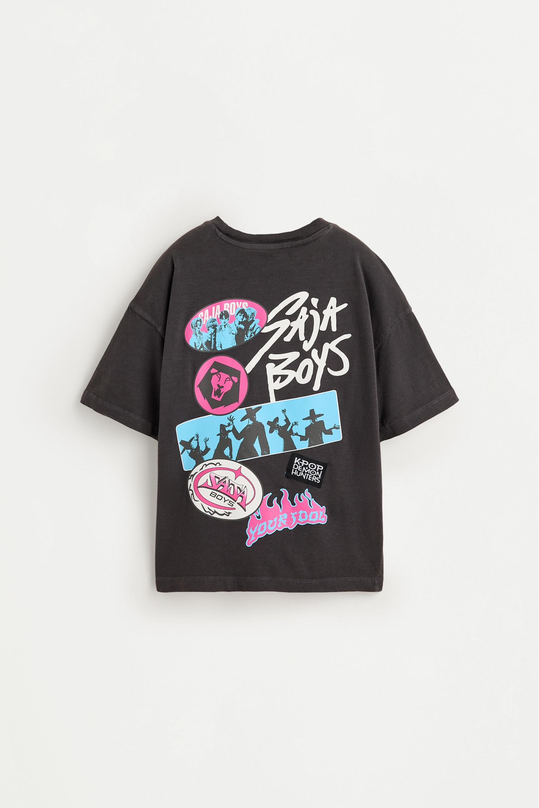 Camiseta Saja Boys K-Pop Demon Hunters ™/© Netflix