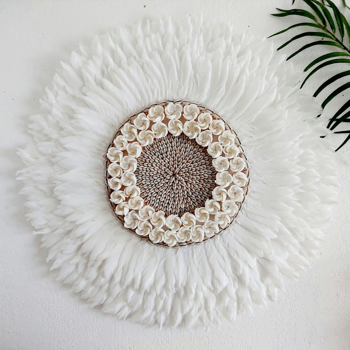 LIZA - Décoration murale en plumes et coquillages, blanc D60 cm