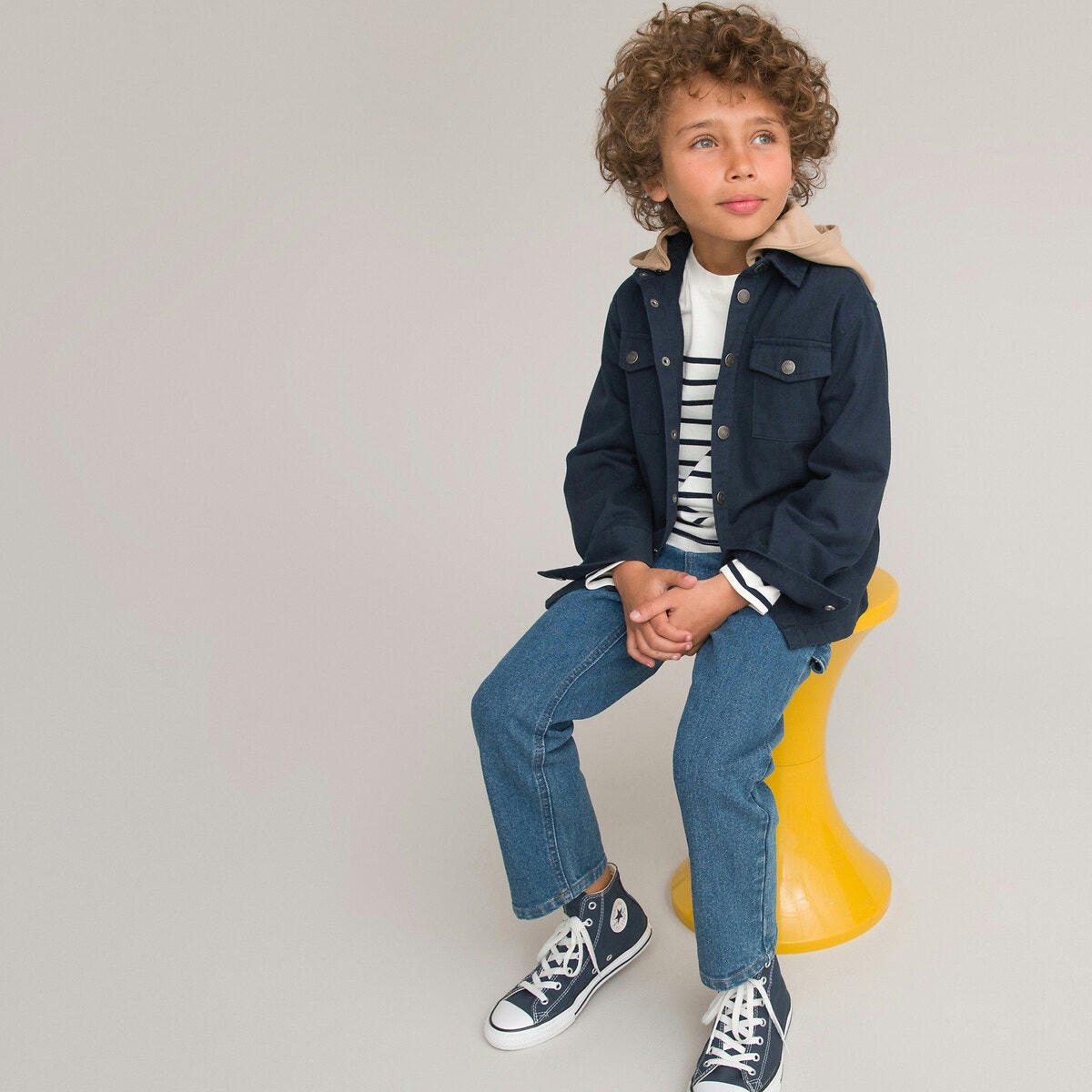 Chemise à capuche amovible, motif au dos