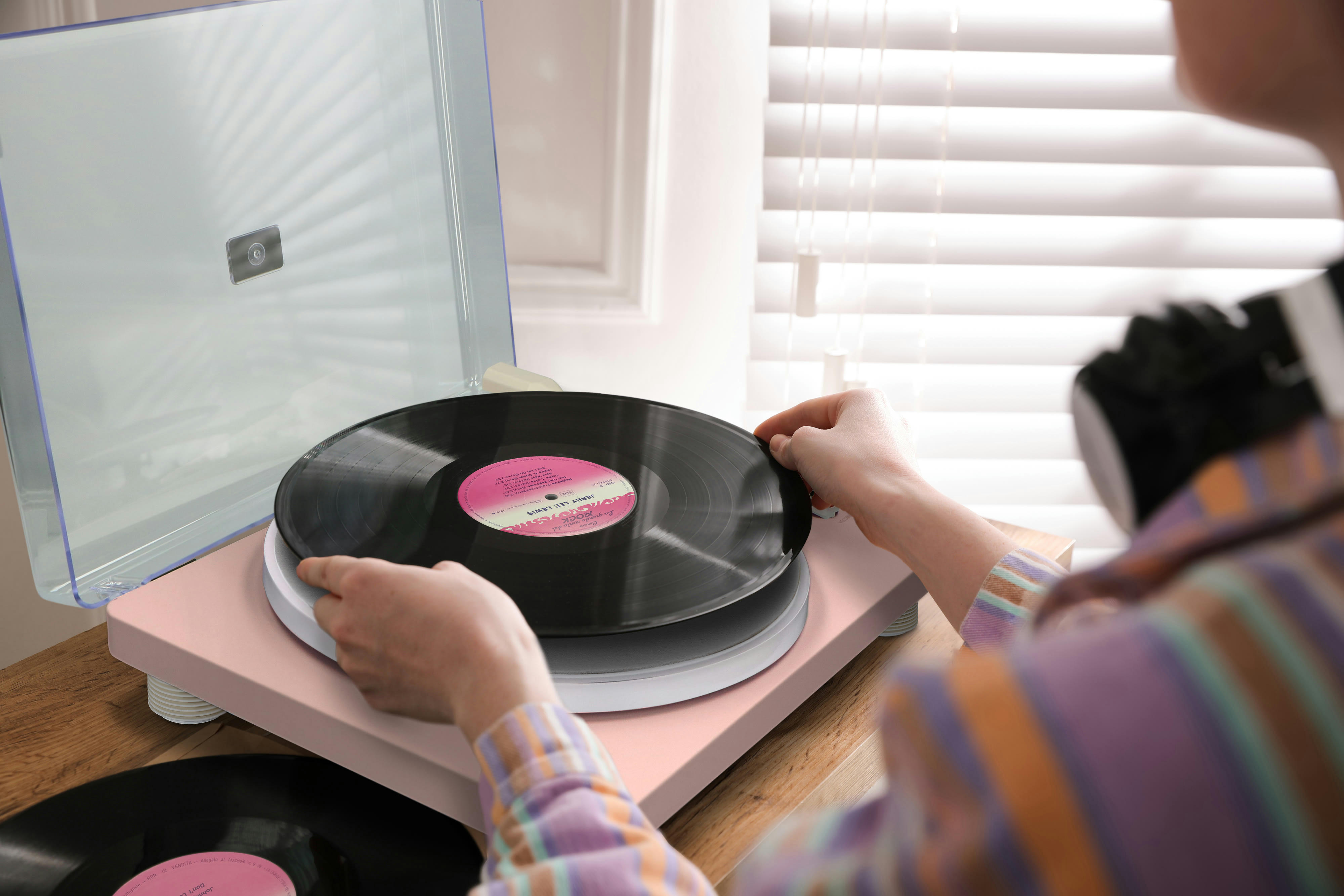 - Platine vinyle avec haut-parleurs intégrés et encodage usb rose