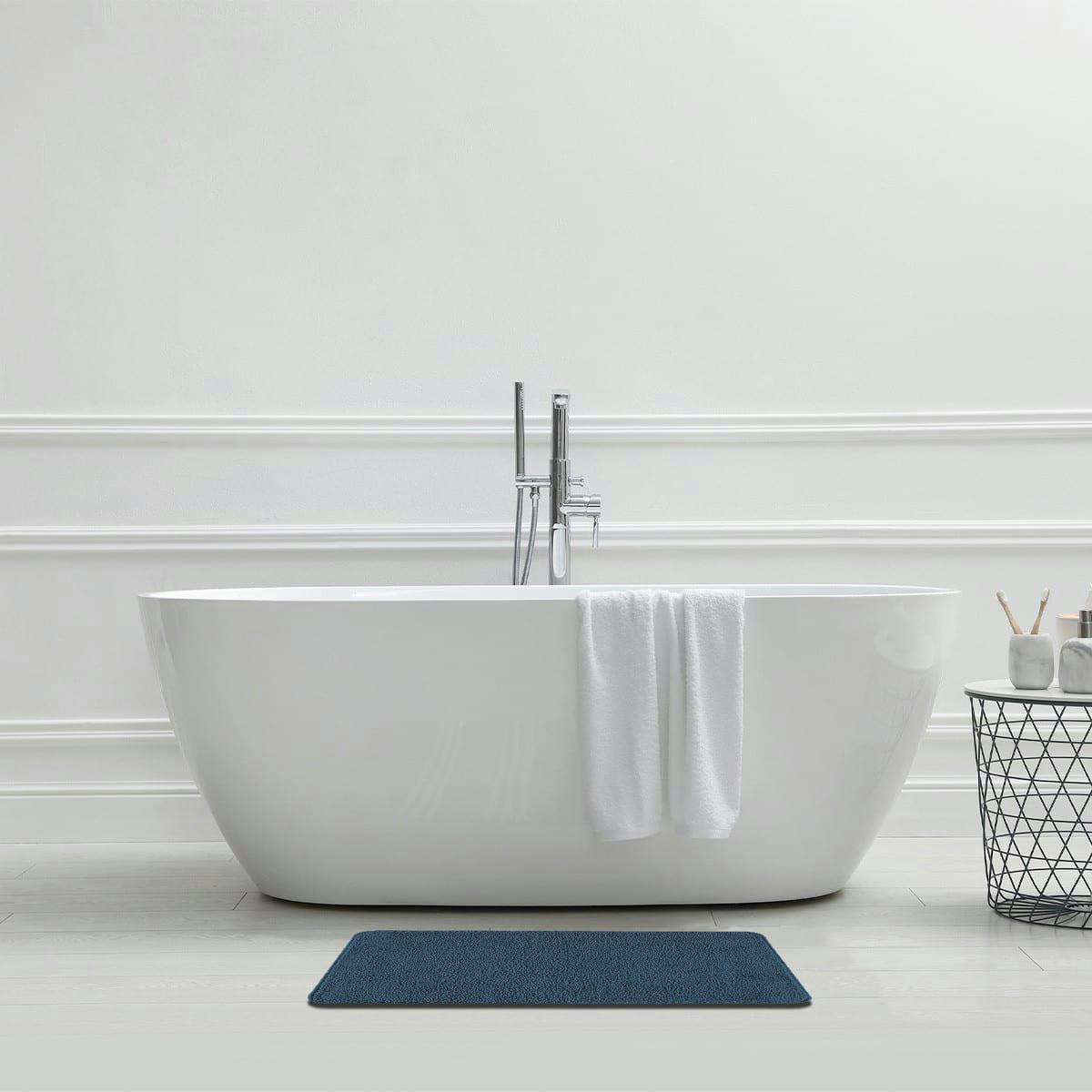 POLYNESIE - Tapis de bain en polyester uni marine 50x80cm