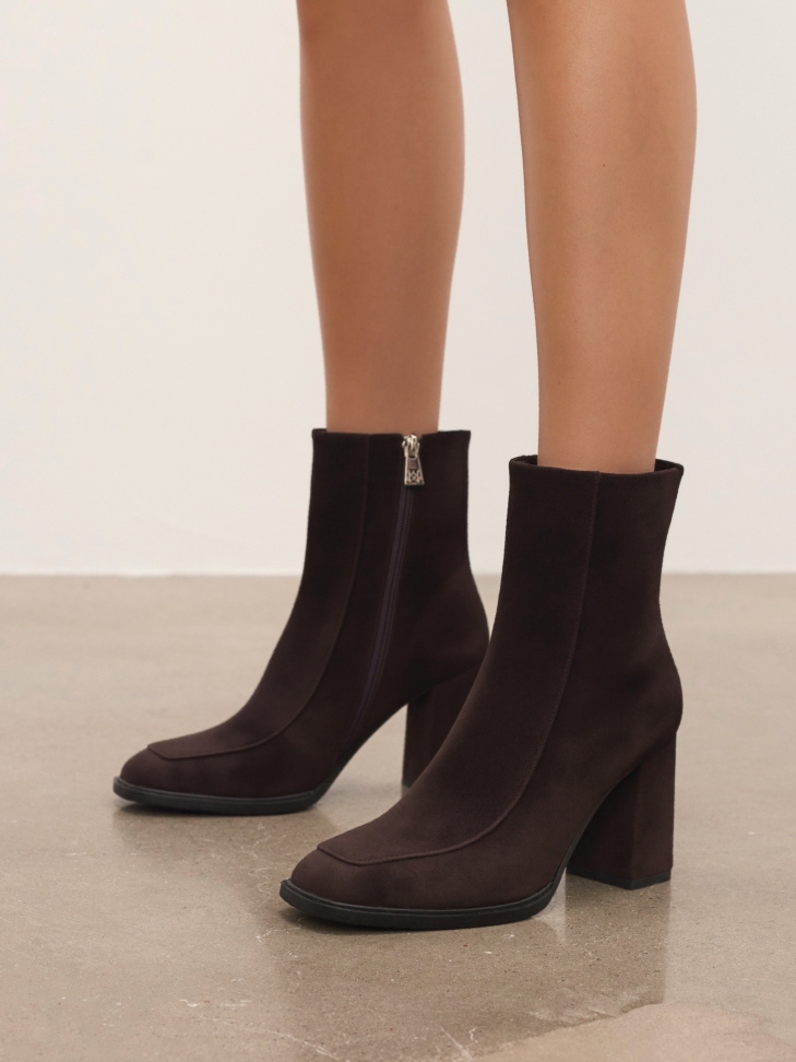 Brown suede boots with square nose