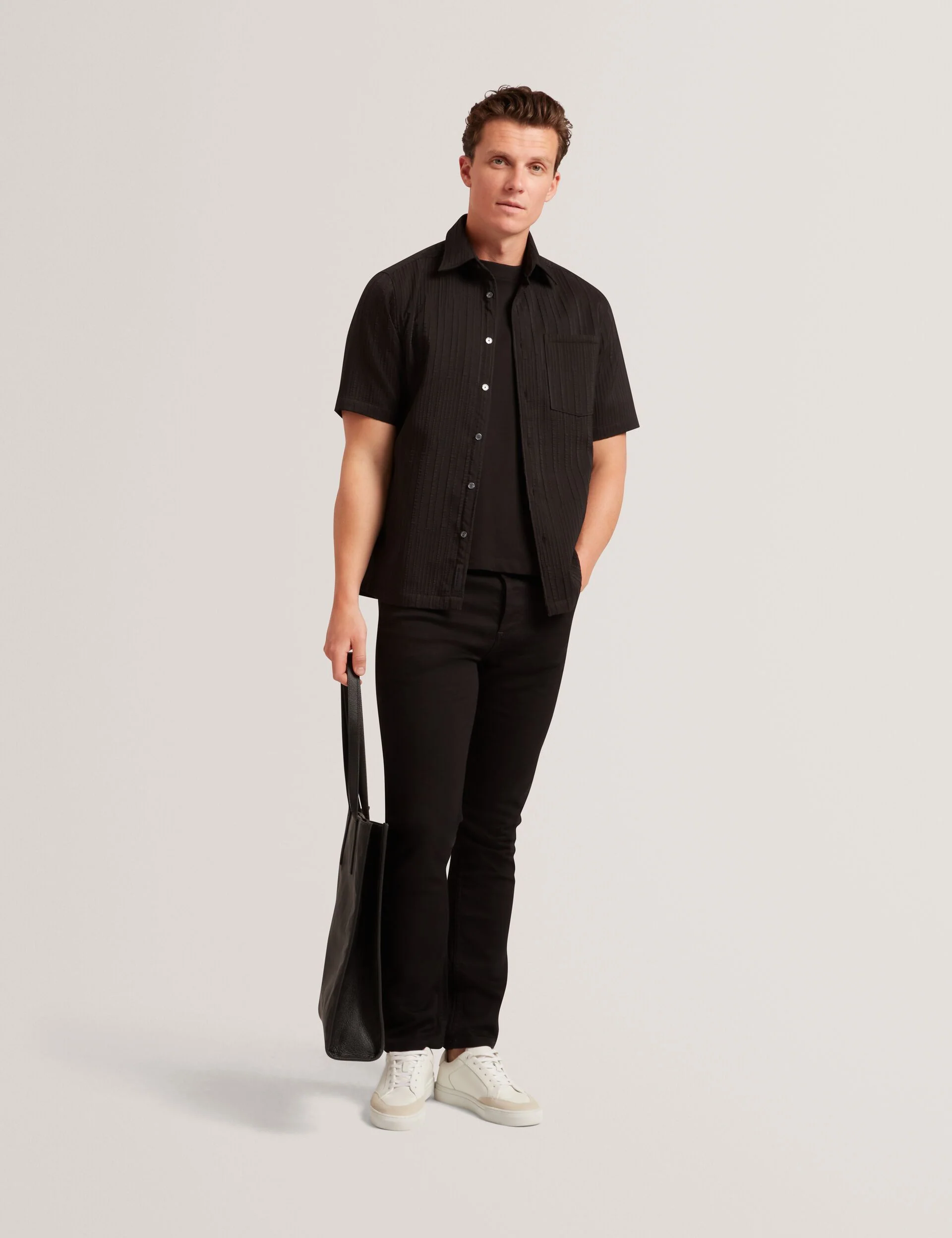 LUCKA | BLACK