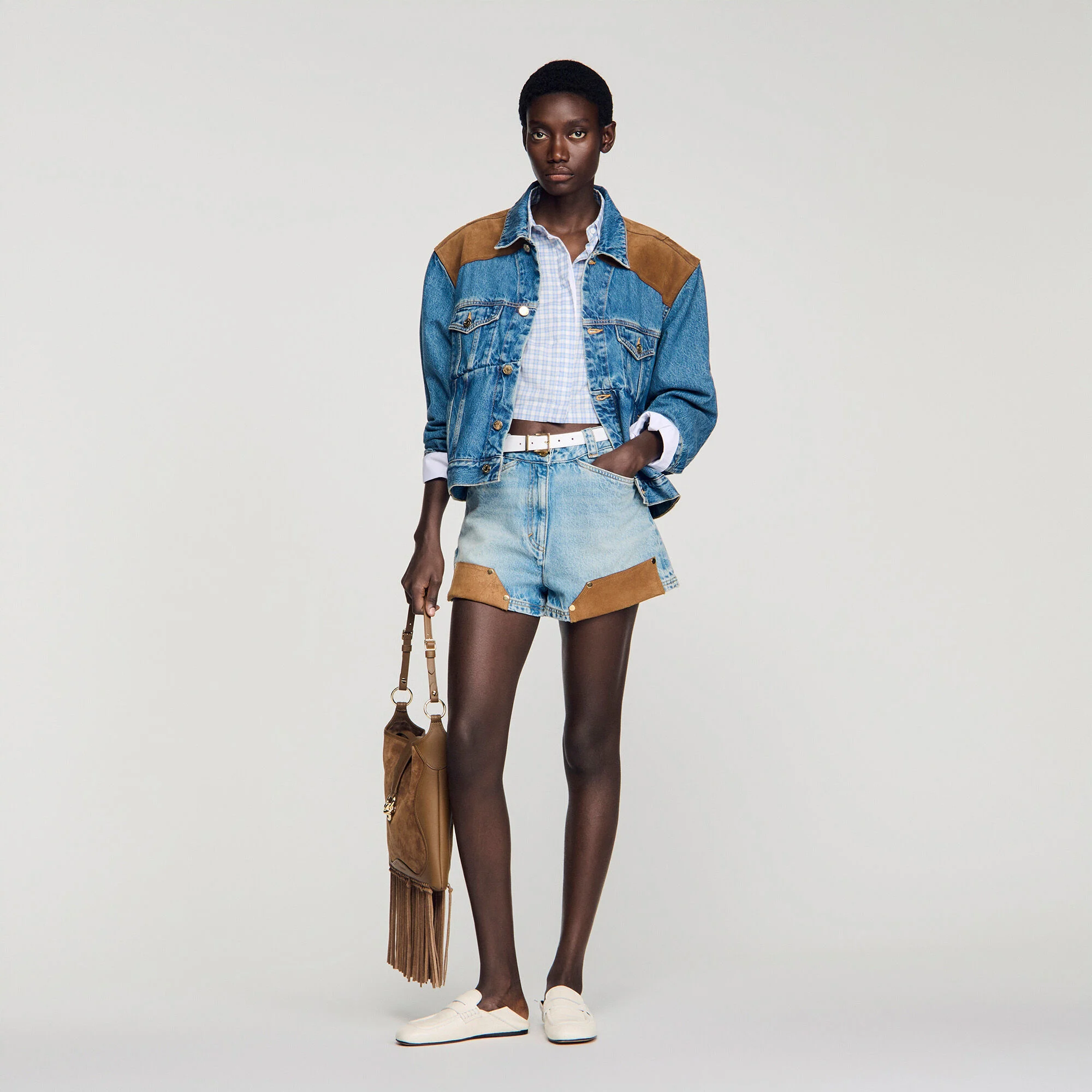 Short en denim et suede à rivets