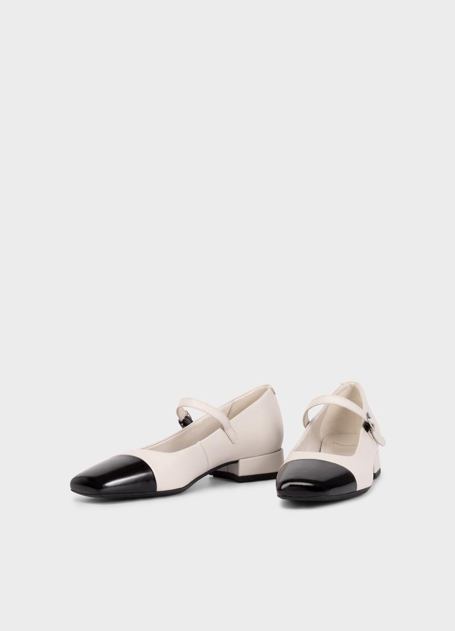 Debbi Pumps