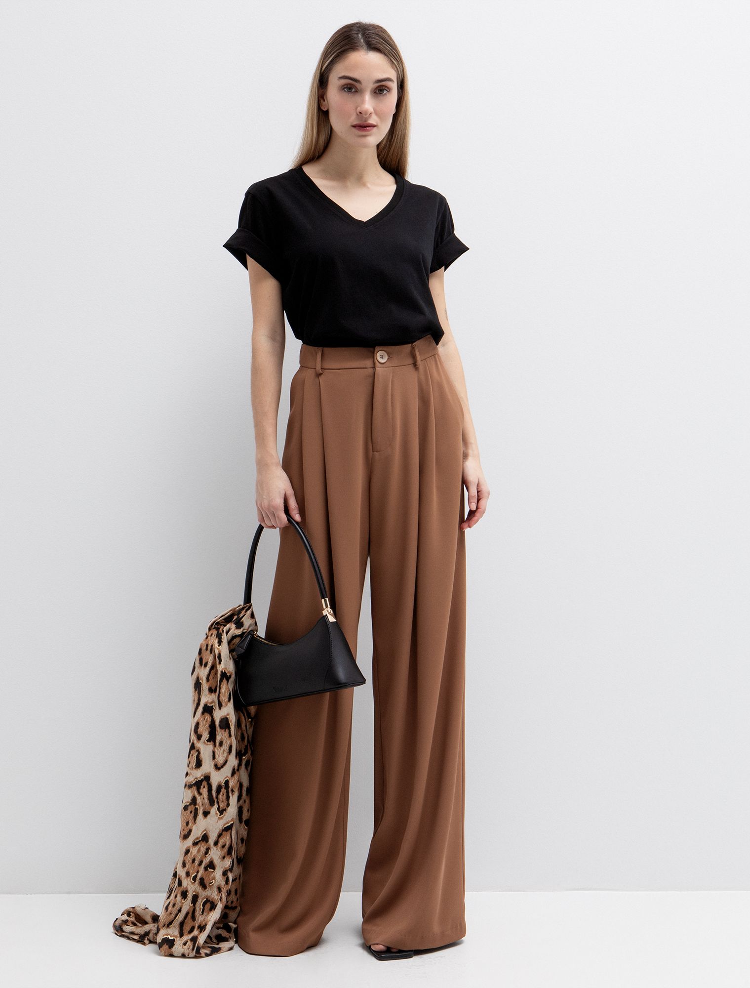 Basic t-shirt με V