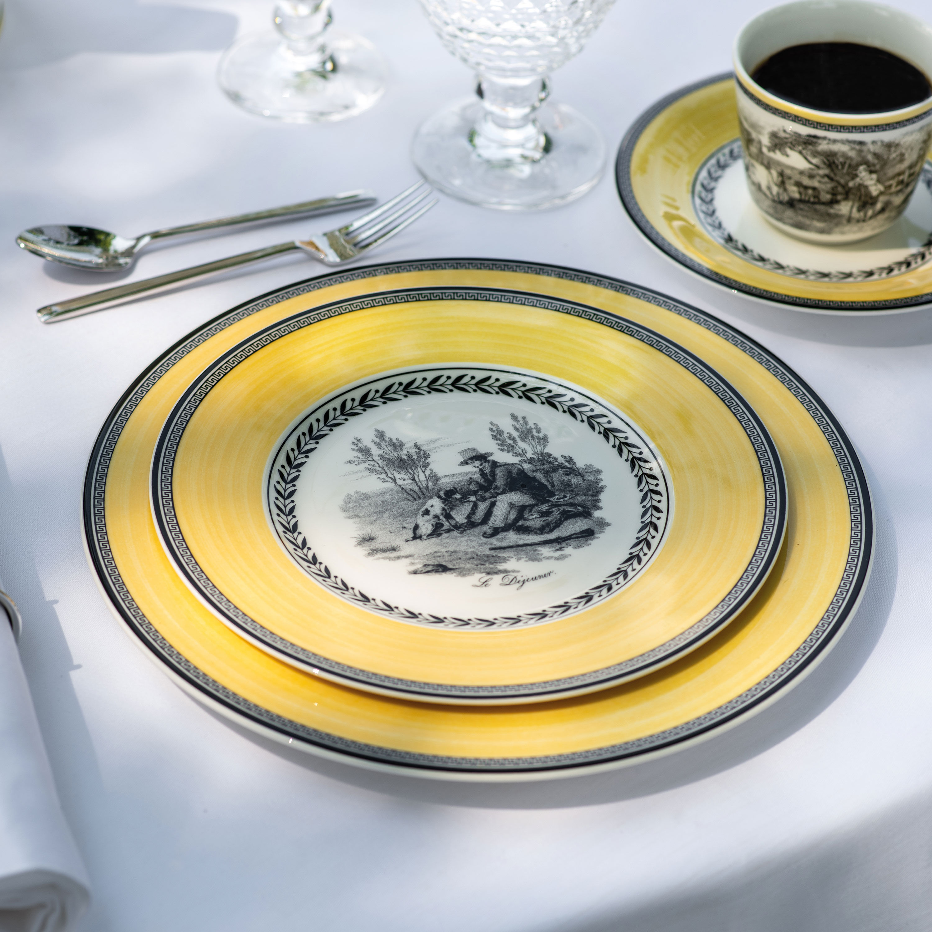 Audun Salad/ Dessert Plate - Multi-colored, 8.6'', Premium Porcelain