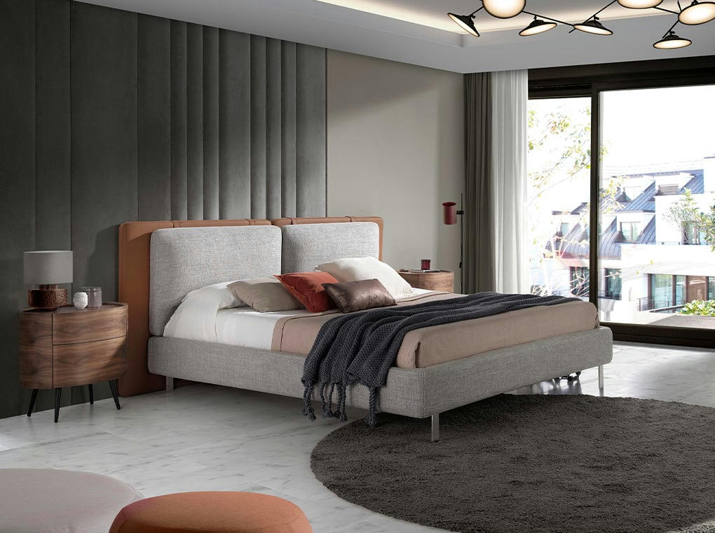 - Lit en tissu et similcuir gris et acier