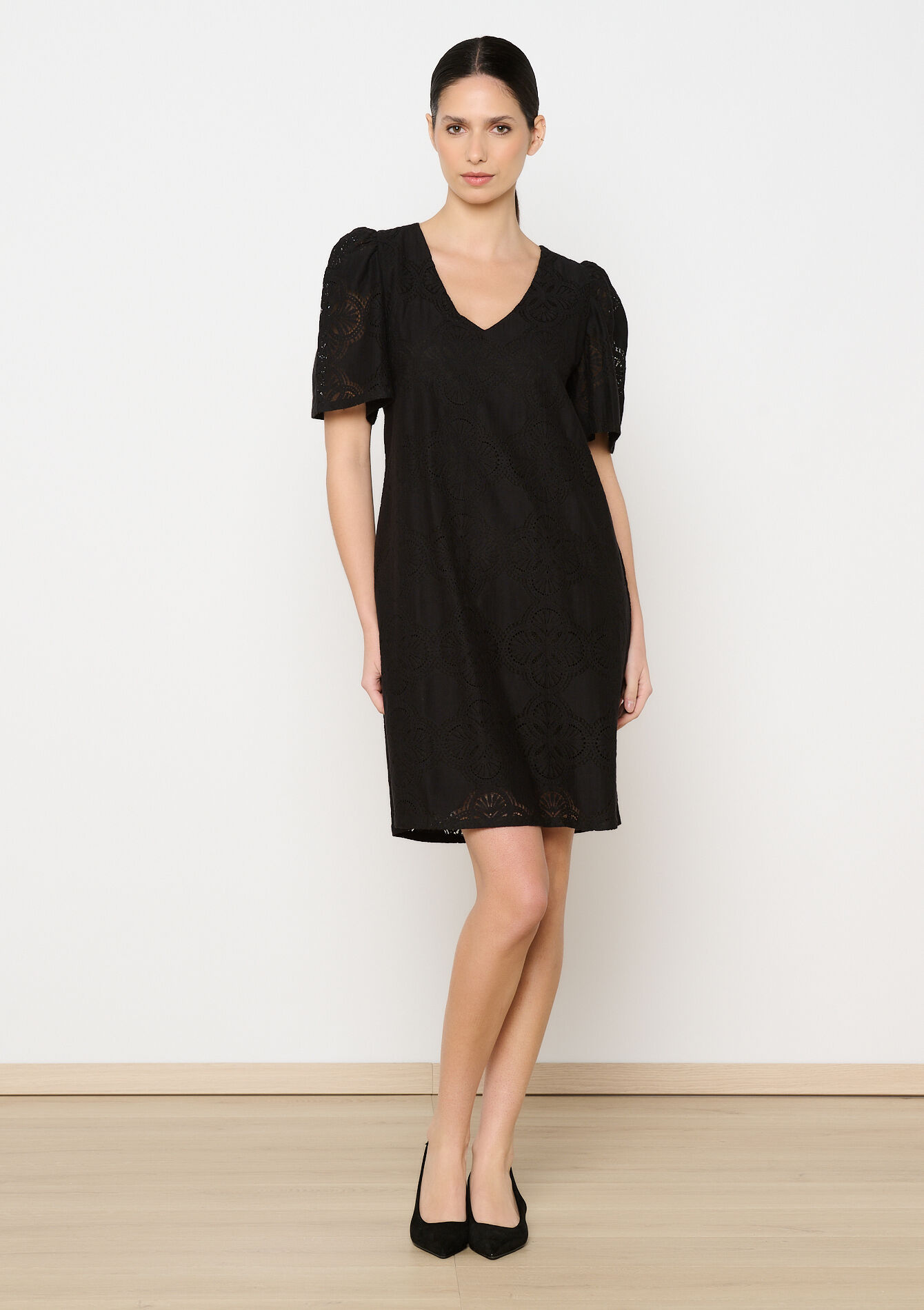 Korte jurk in broderie anglaise