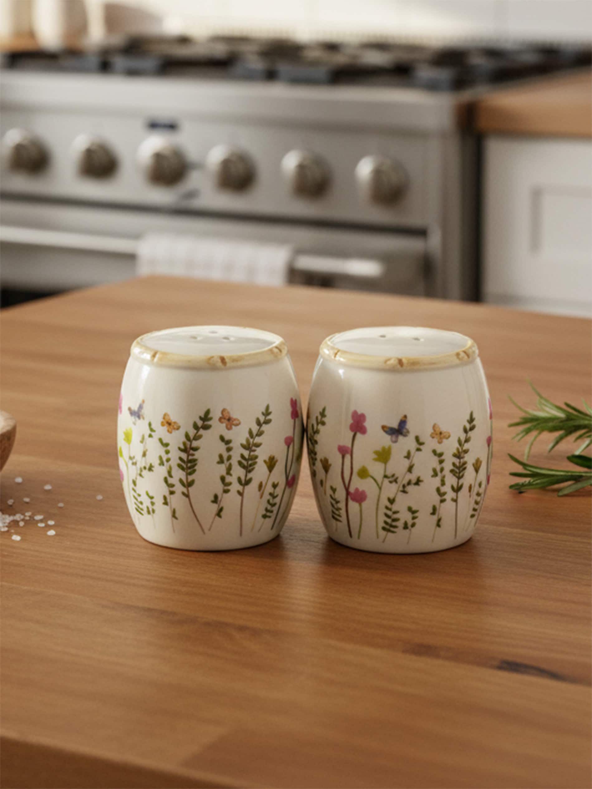 Ceramiczna solniczka i pieprzniczka z motywem kwiatowym