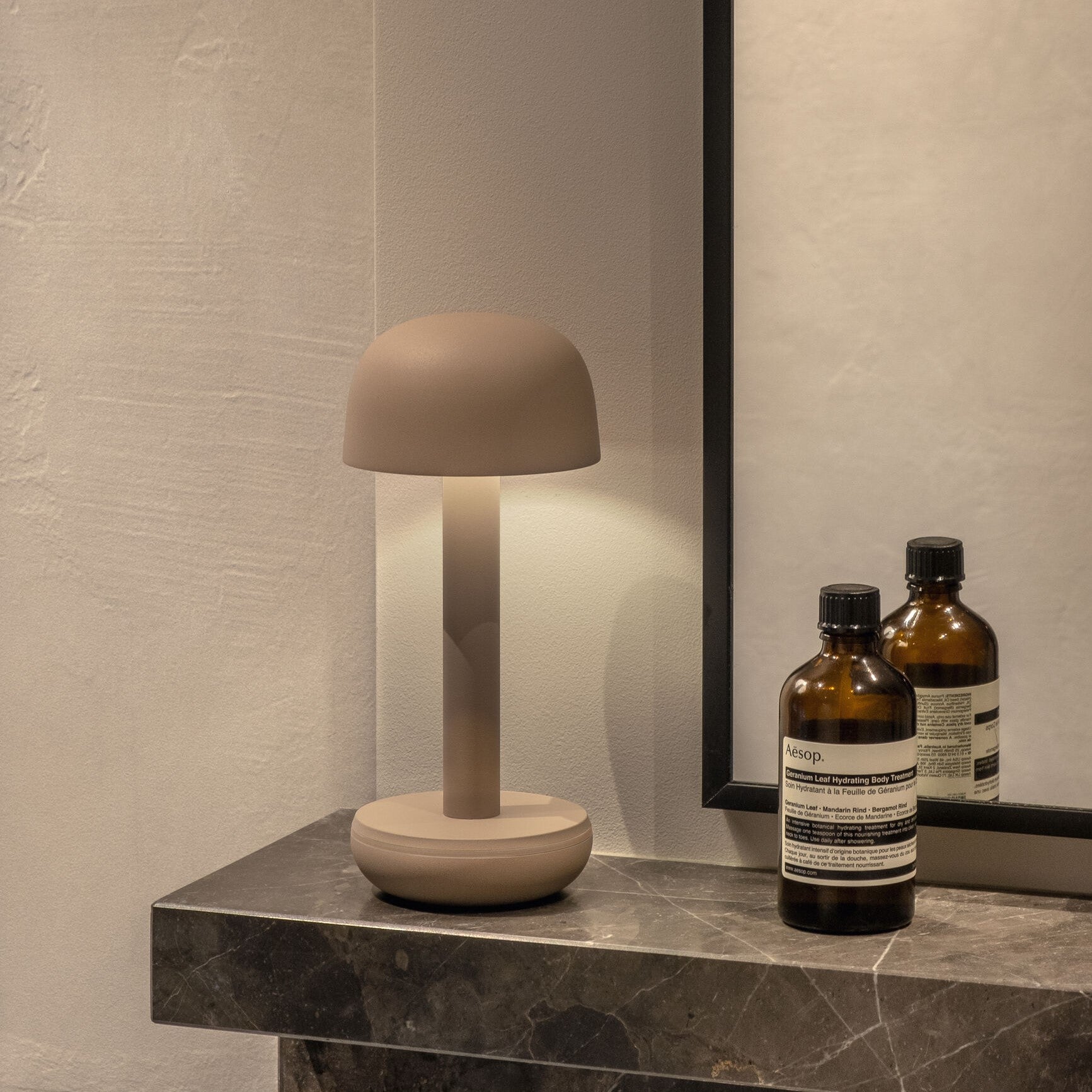 Humble Two Oplaadbare Tafellamp - Beige