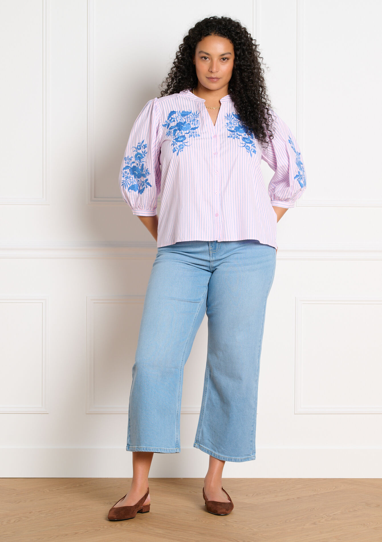 Gestreepte blouse met borduurwerk