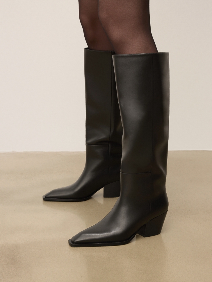 Slip-on cowboy boots