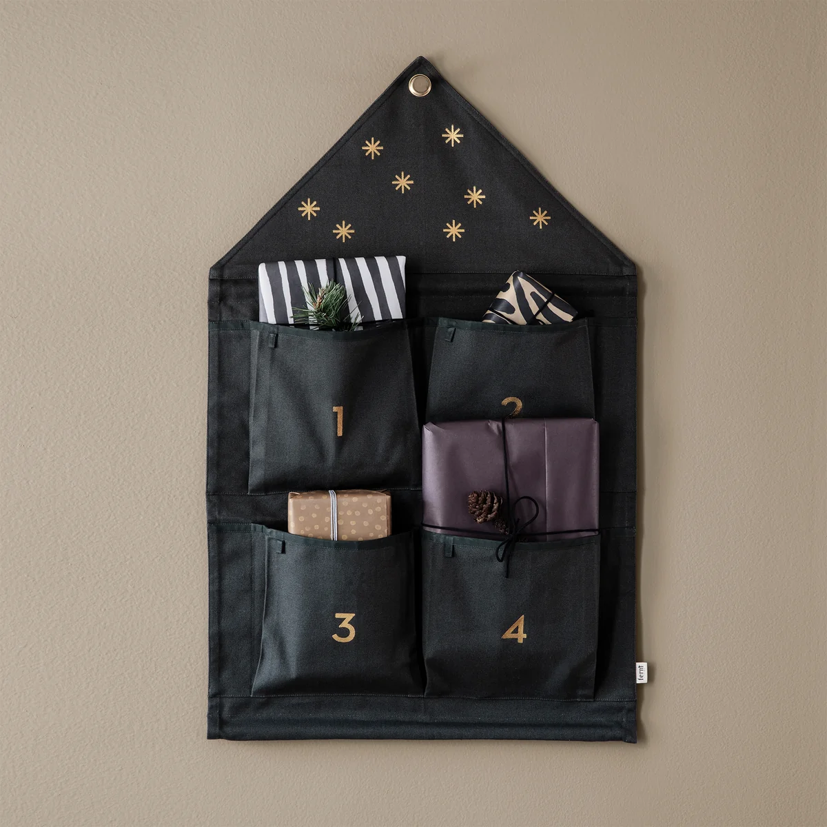 Ferm Living - House Adventskalender, breit / dunkelgrün