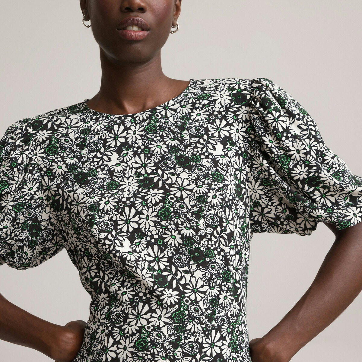 Robe longue évasée, décolleté dos