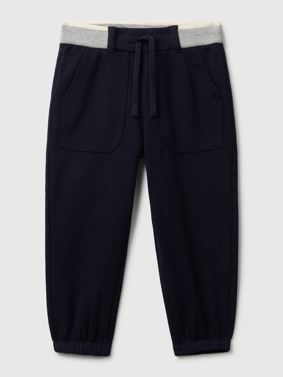Sweatpants with drawstring
