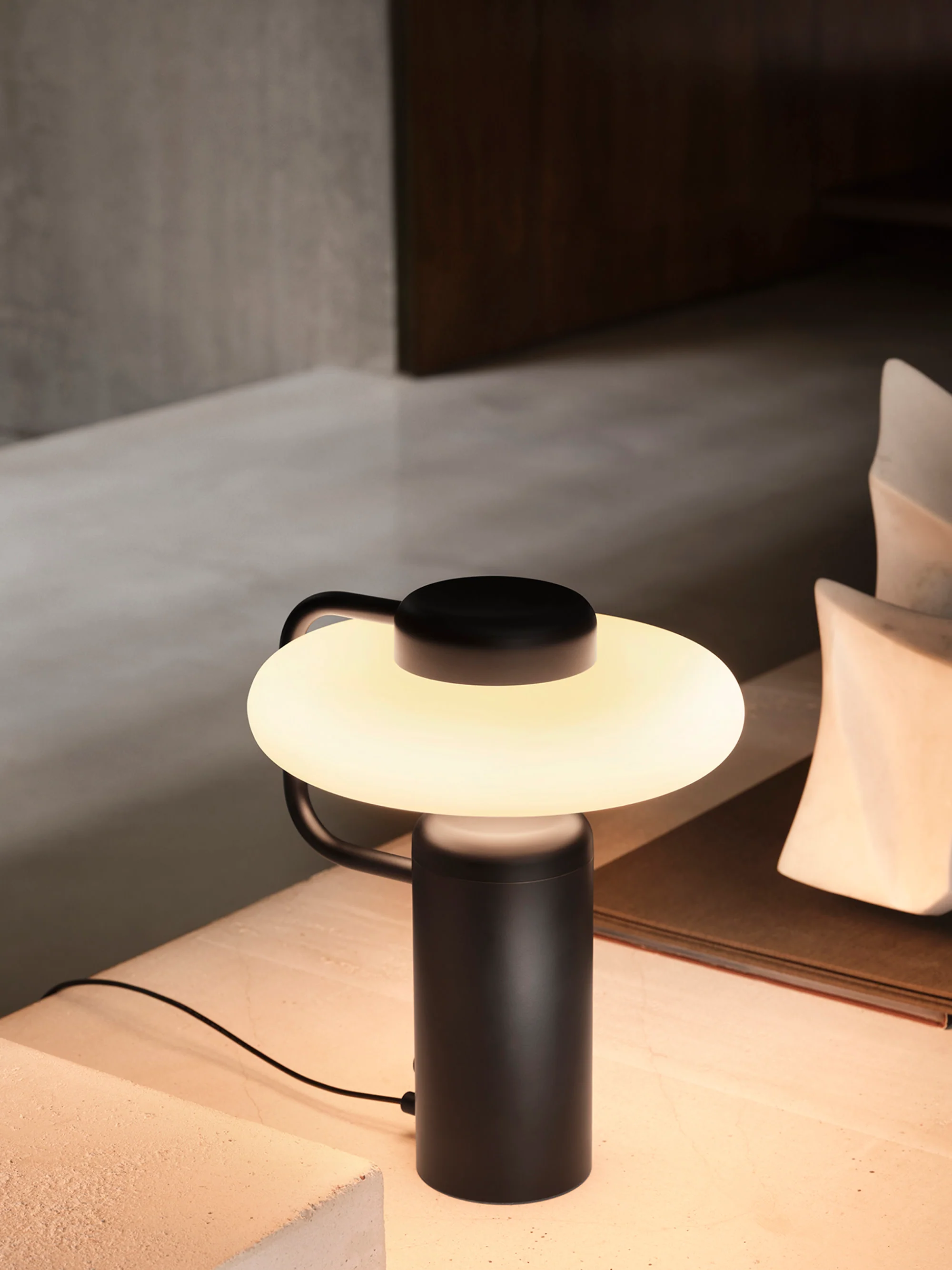 Kleine LED-Tischlampe Tratto, dimmbar