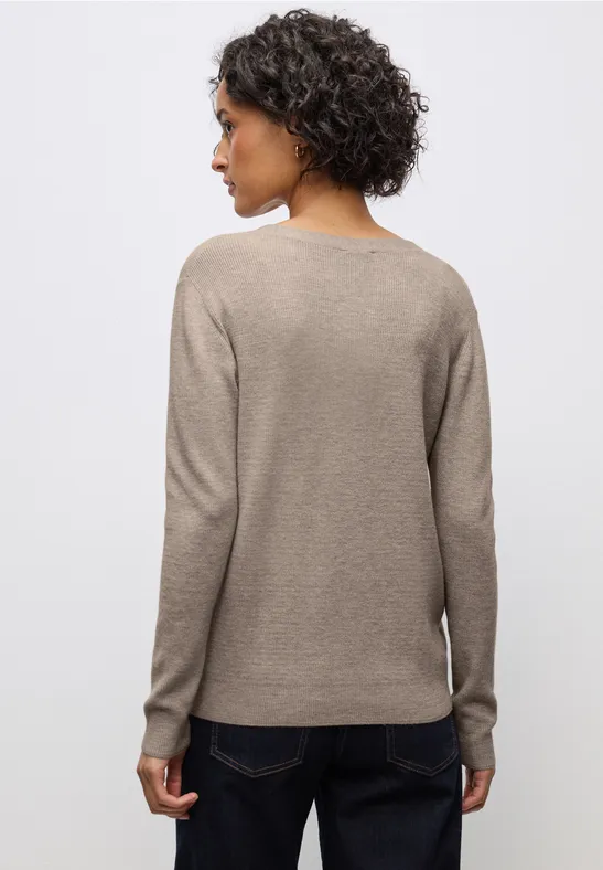 Basic V-Neck Pullover