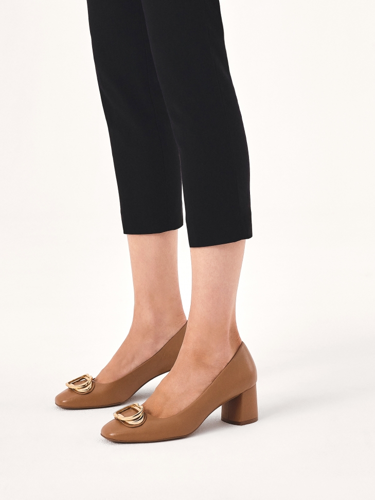 Leather pumps with comfort lining