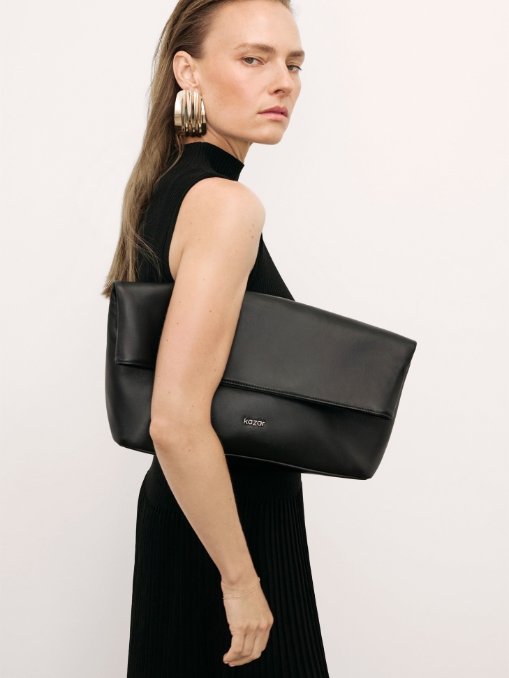 Black handbag with two ways of carrying