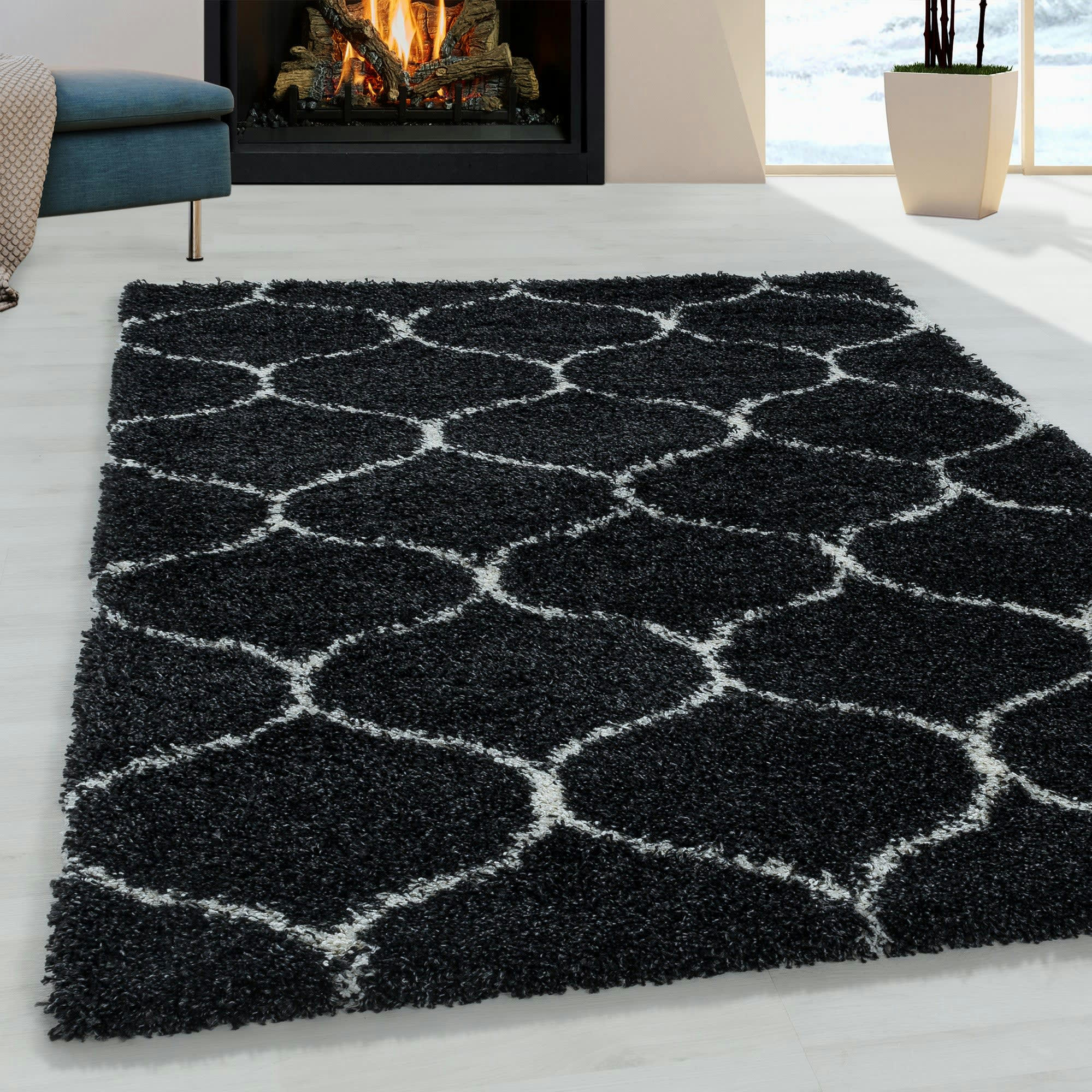 SALMA - Tapis à poils longs et motifs alhambra noir 280x370cm