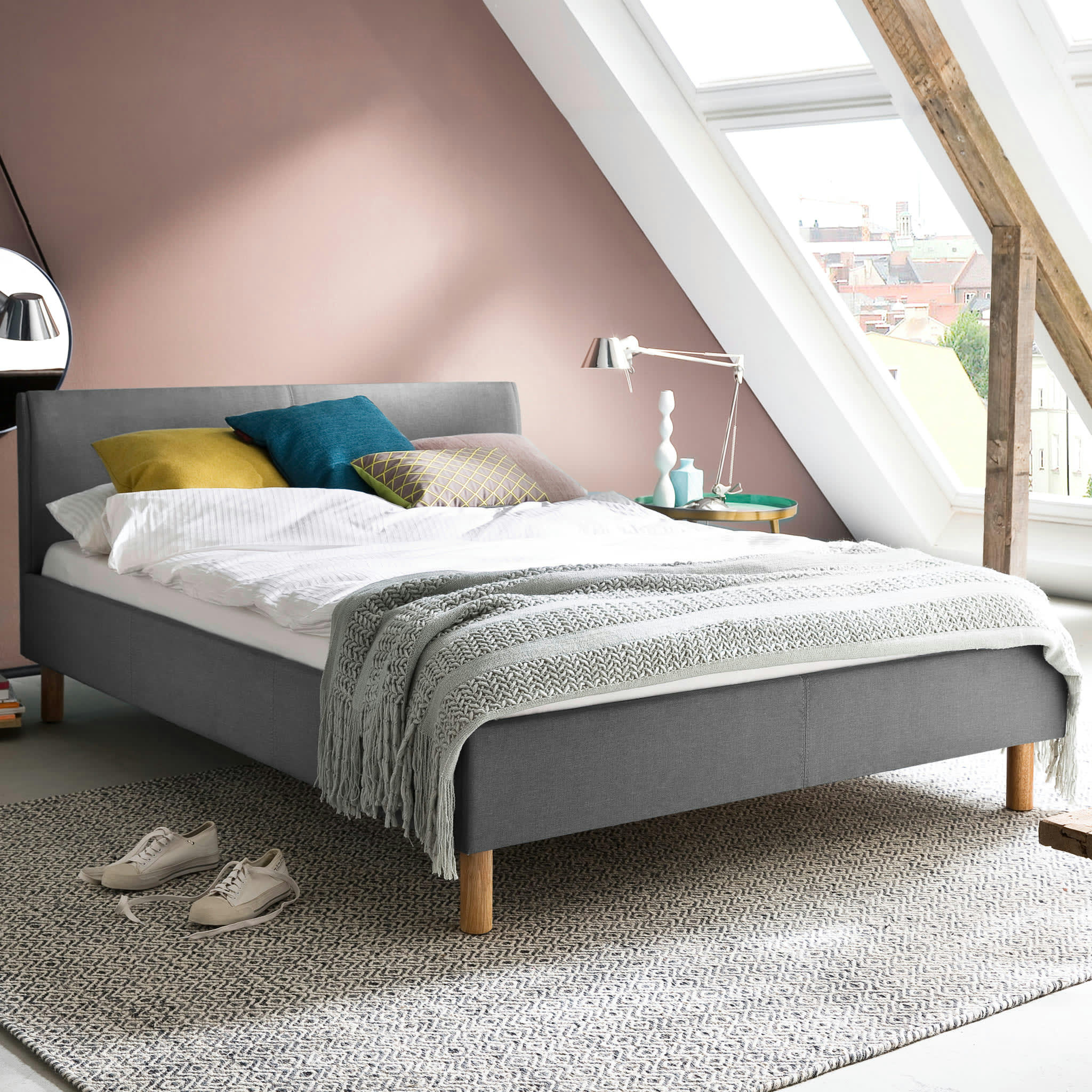 - Lit rembourré en tissu avec tête de lit lisse gris clair 140x200