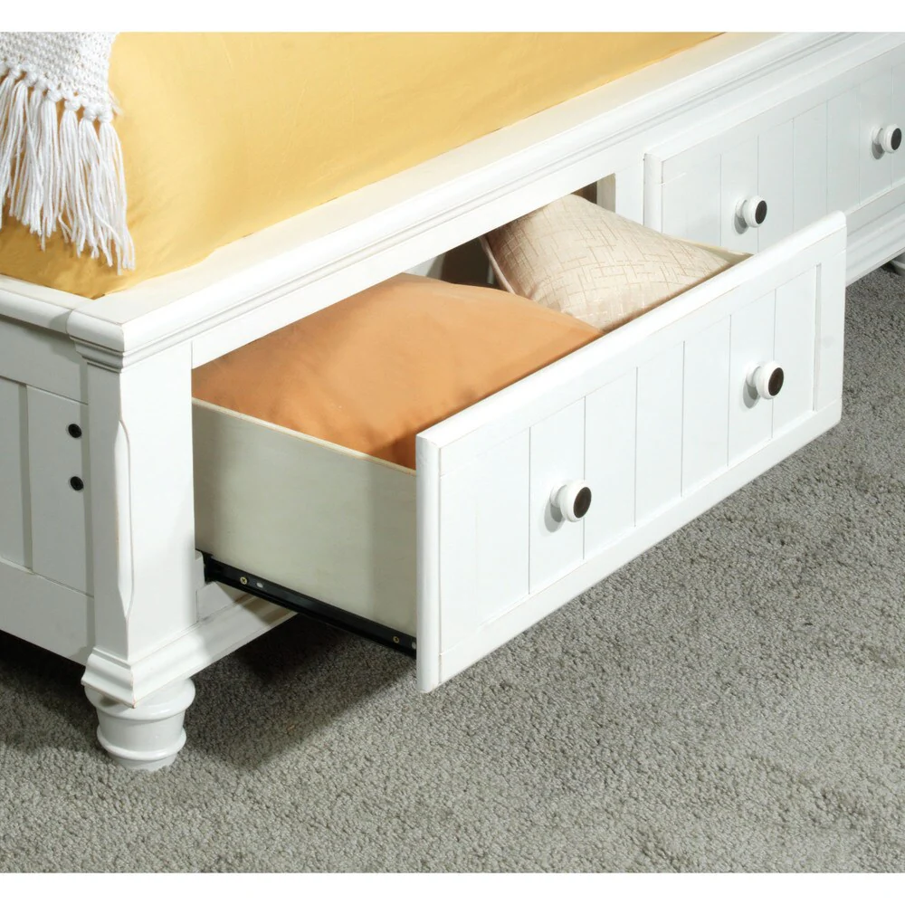 Furniture of America Delia Traditional 2-Piece White Cottage Style Bed with Nightstand Set